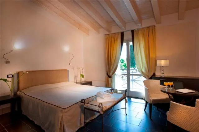 Bedroom in Hotel Bogliaco
