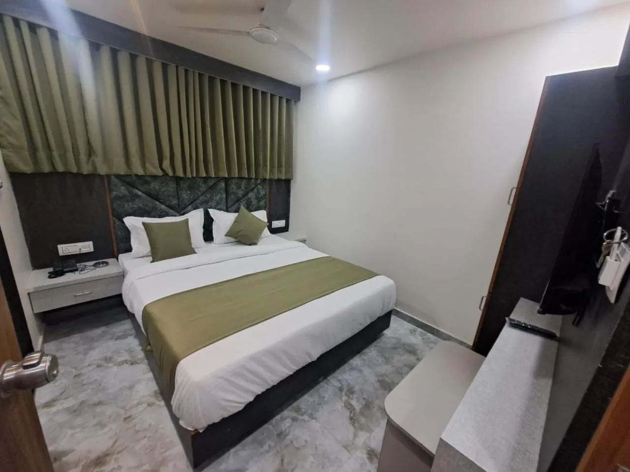 Living room, Bed in HOTEL AKASH