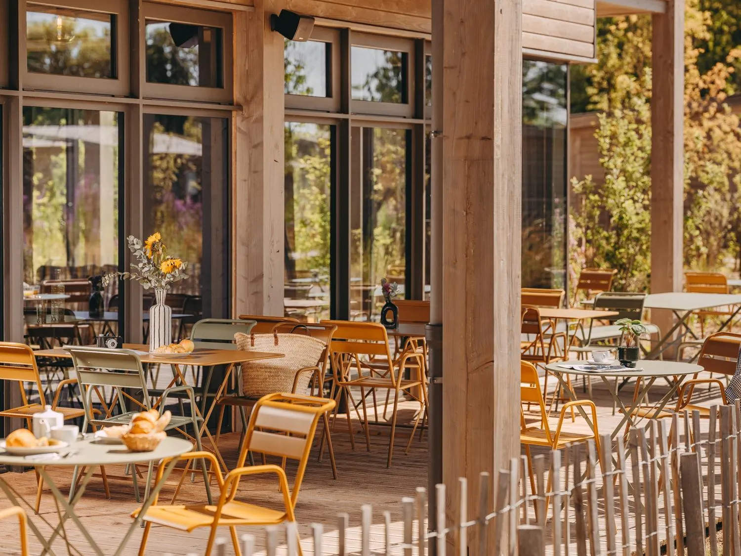 Restaurant/places to eat in Hôtel le Bout du Parc de Versailles