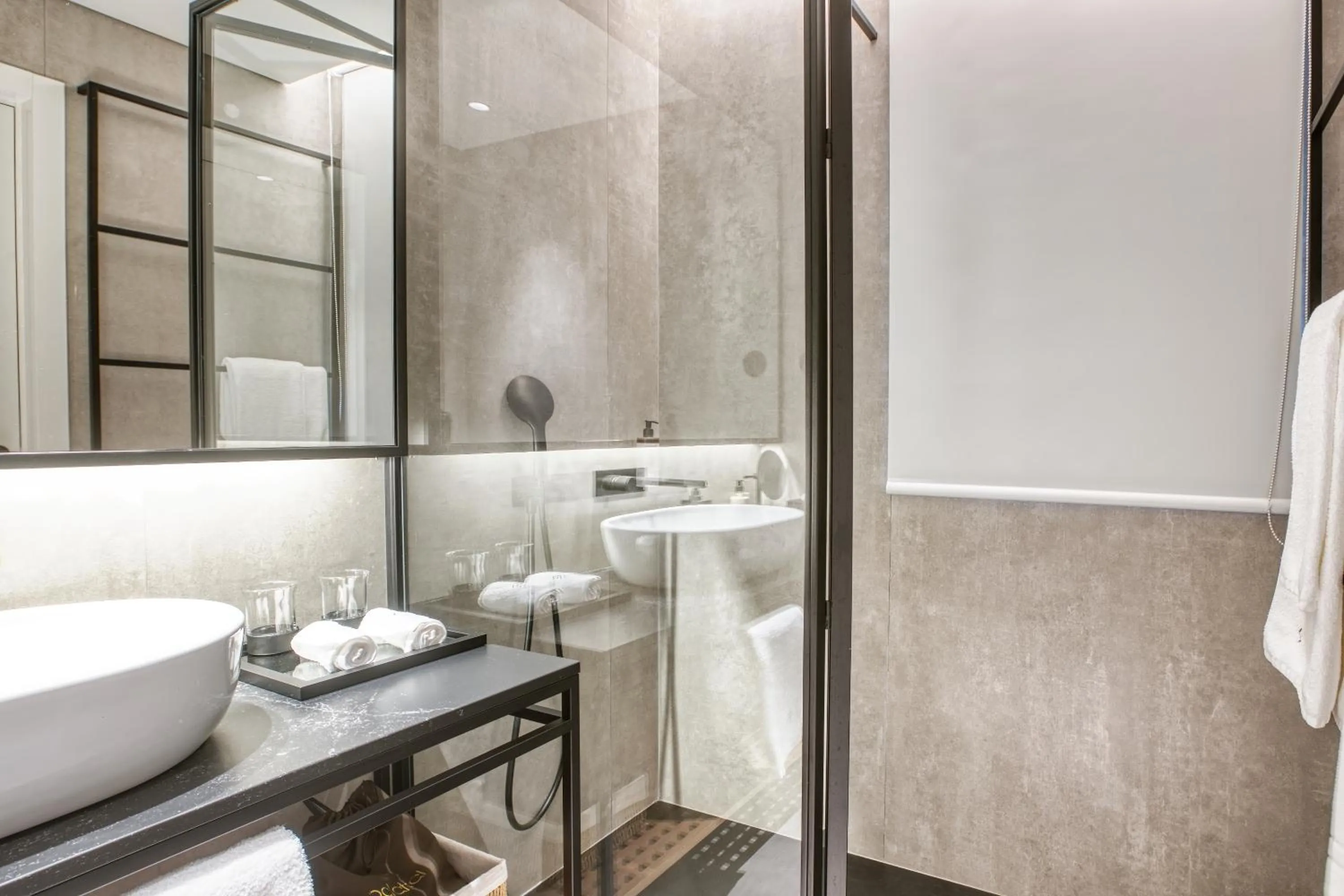 Shower in Palatial Suites