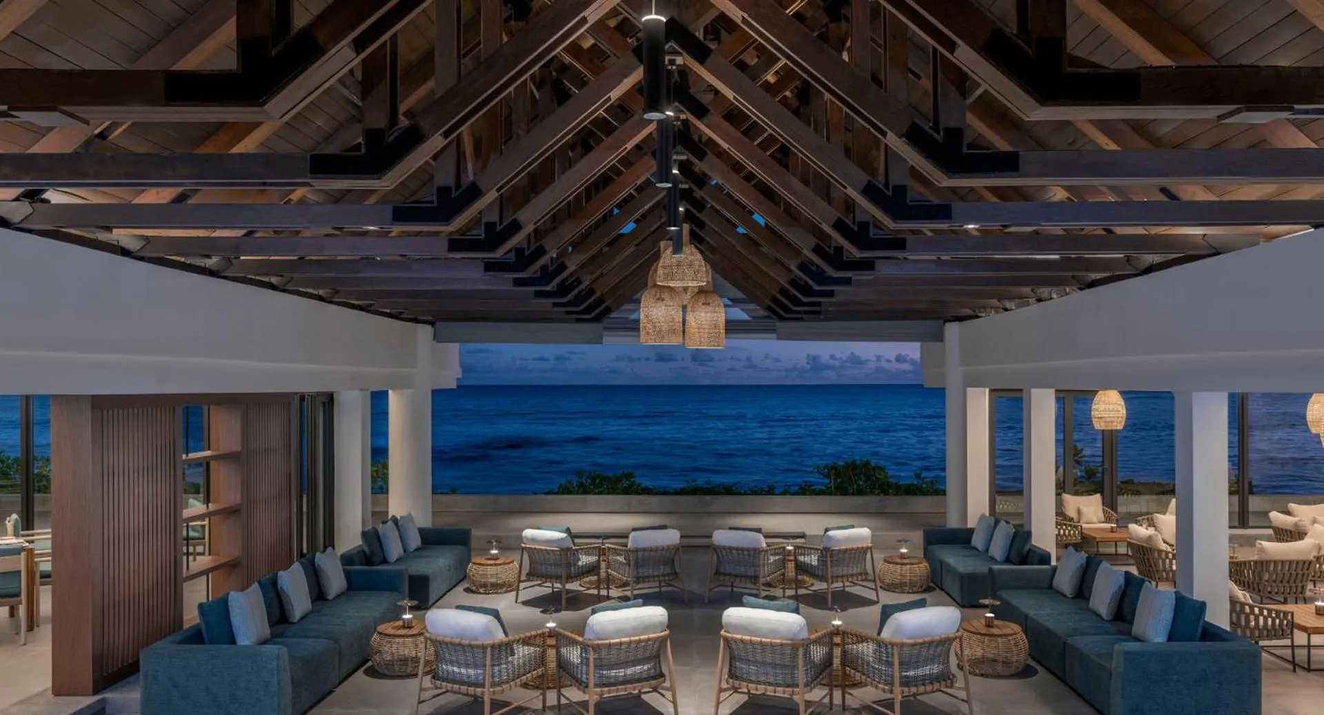 Lounge or bar in Avani+ Barbarons Seychelles