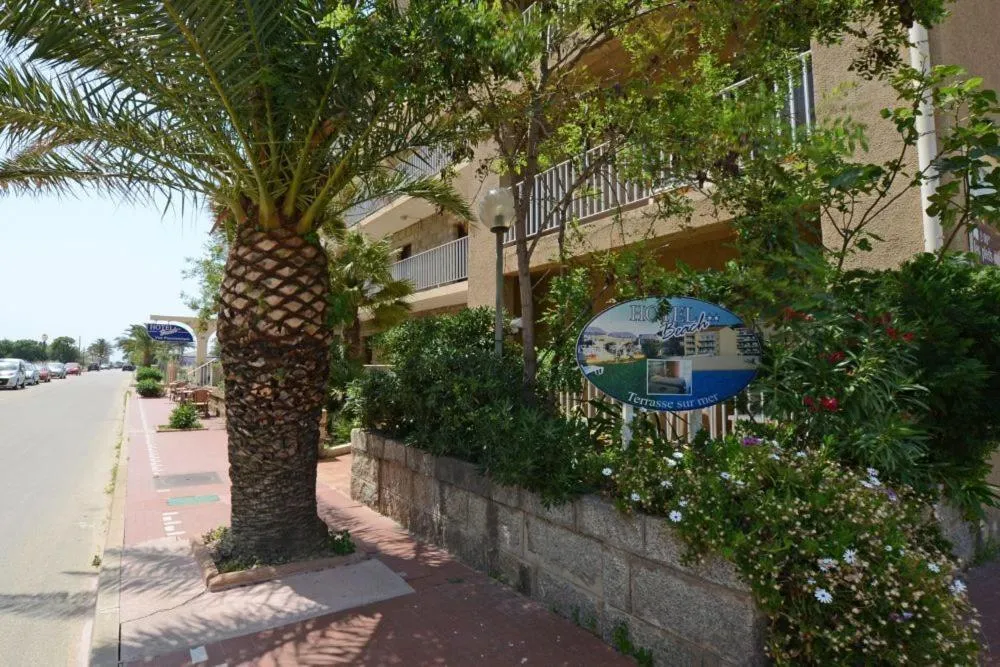 Facade/entrance in Hôtel Beach