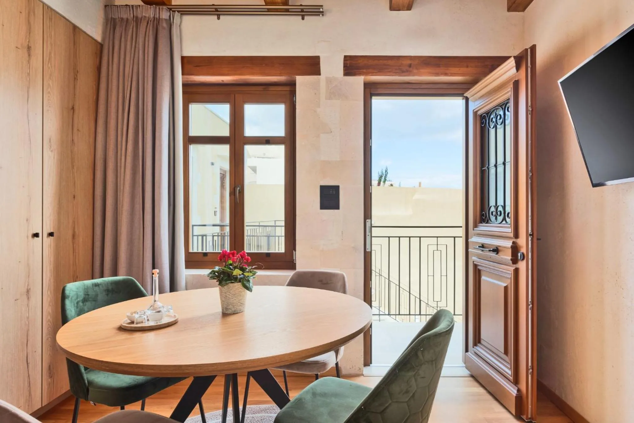 TV and multimedia in Mansio Boutique Hotel