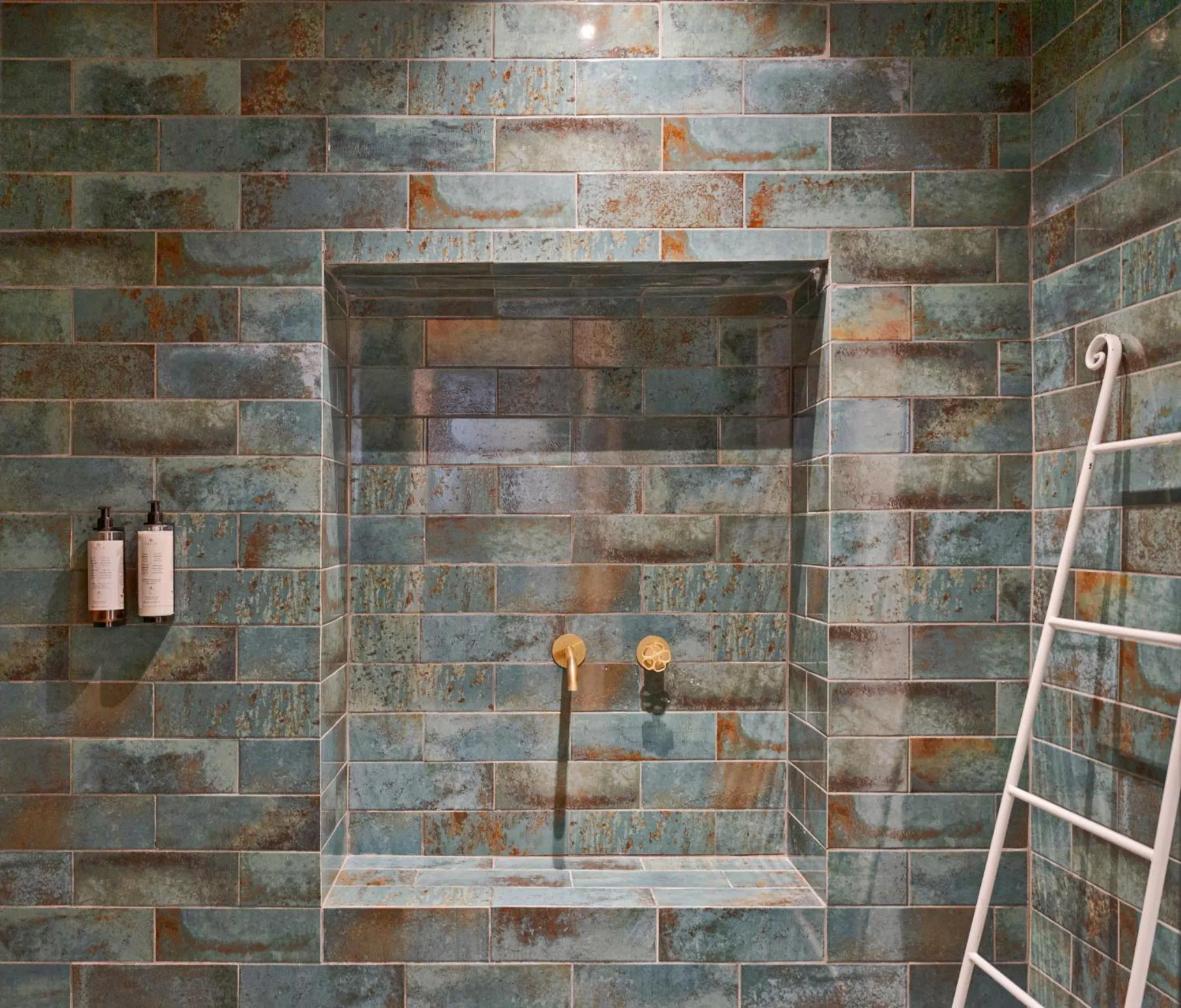 Shower in Mansio Boutique Hotel