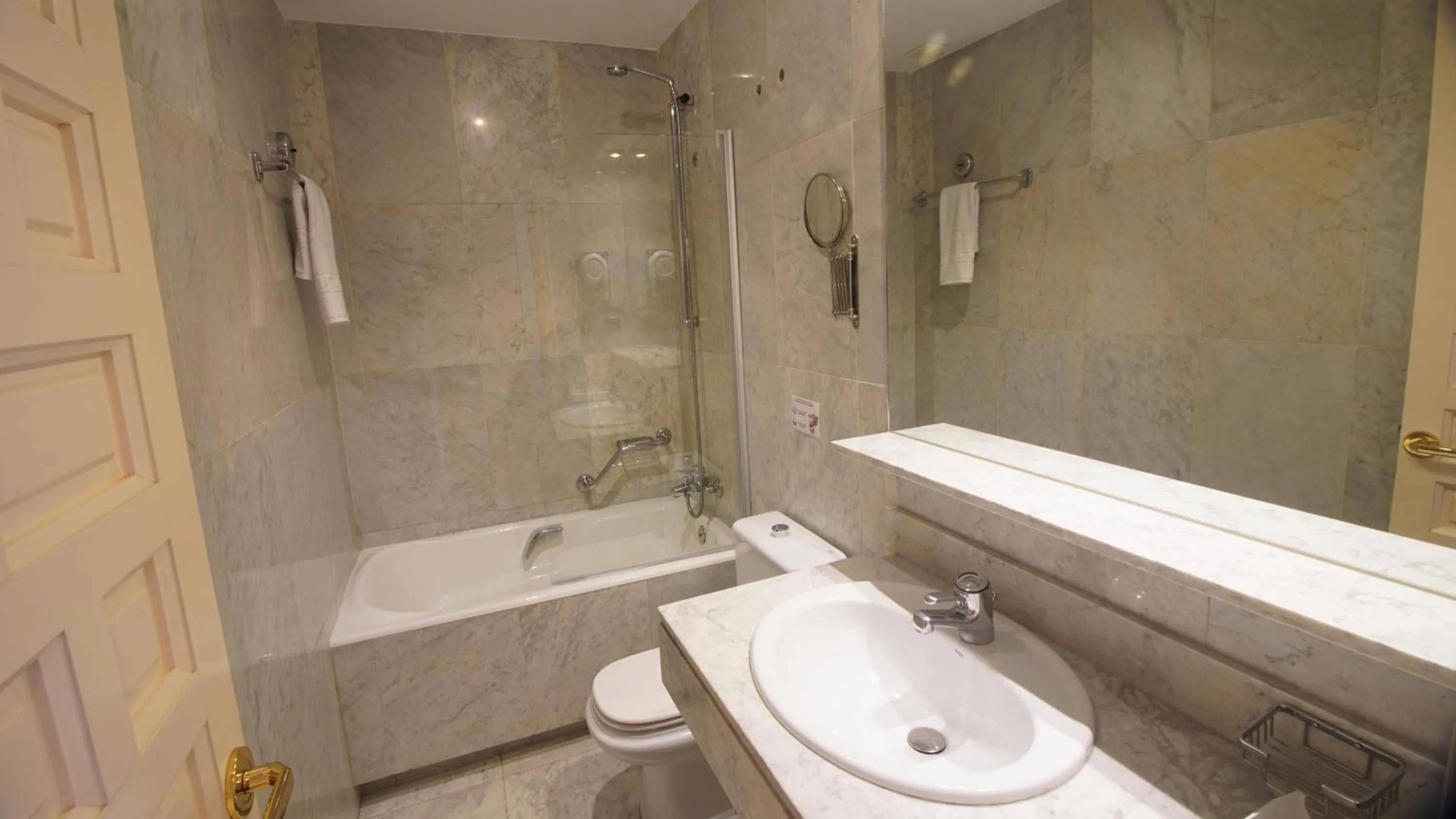 Bathroom in HOTEL RIAZA