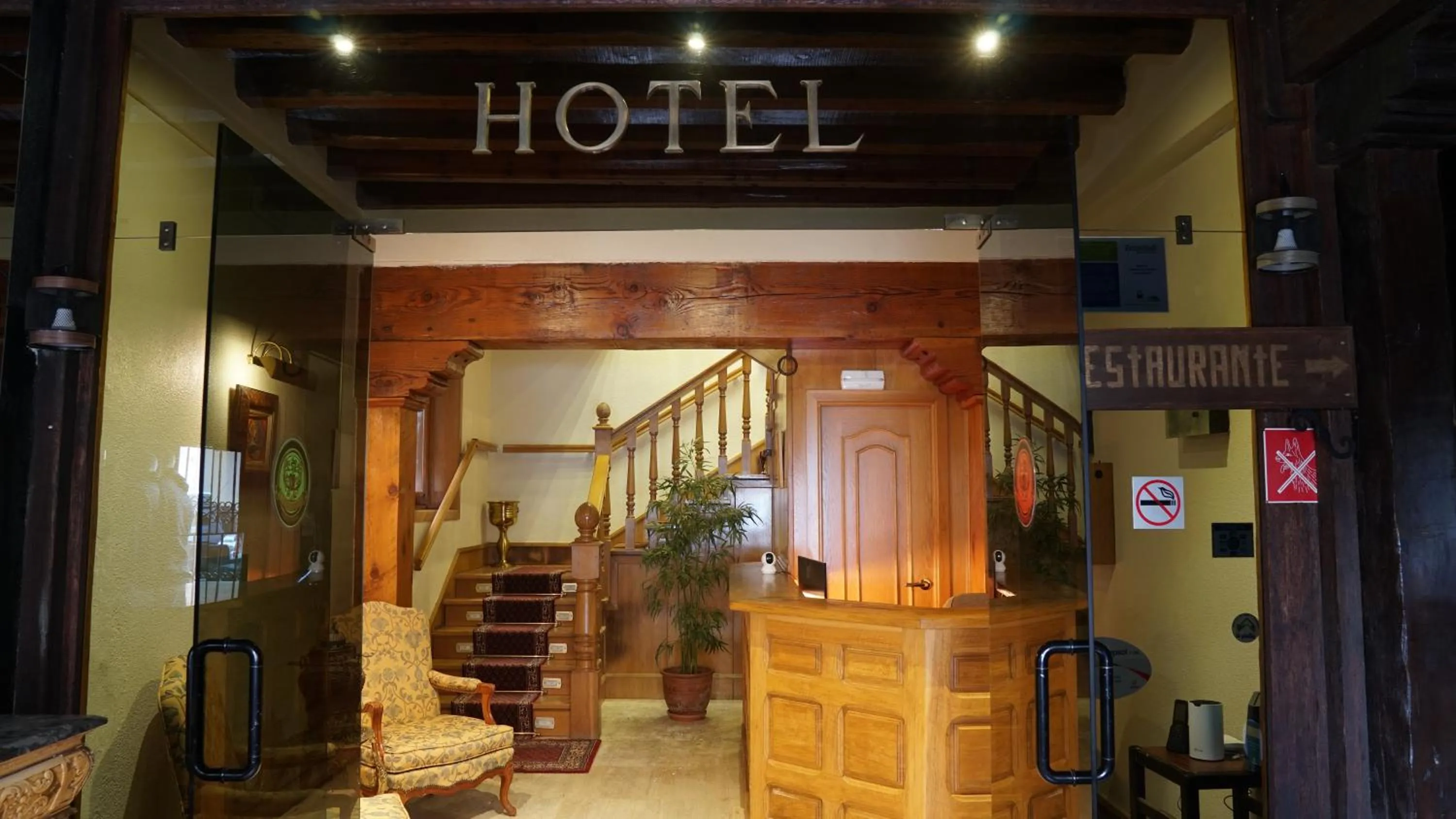 Lobby or reception in HOTEL RIAZA