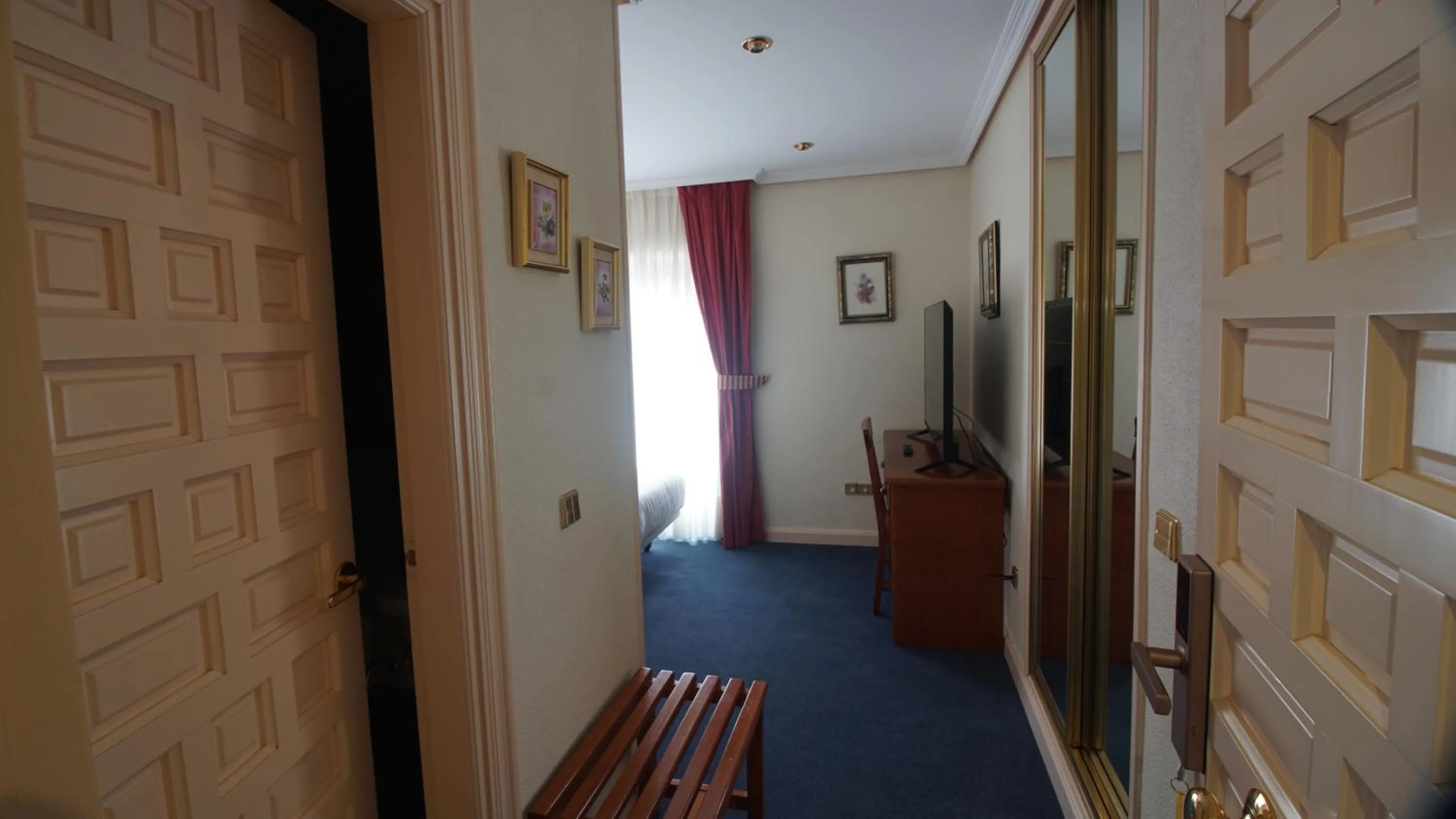 Bedroom in HOTEL RIAZA