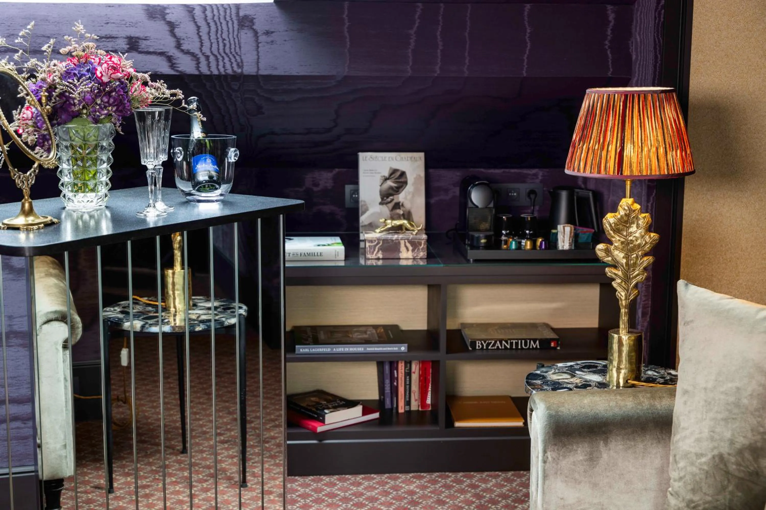 Decorative detail in UNE AUTRE CHAMBRE