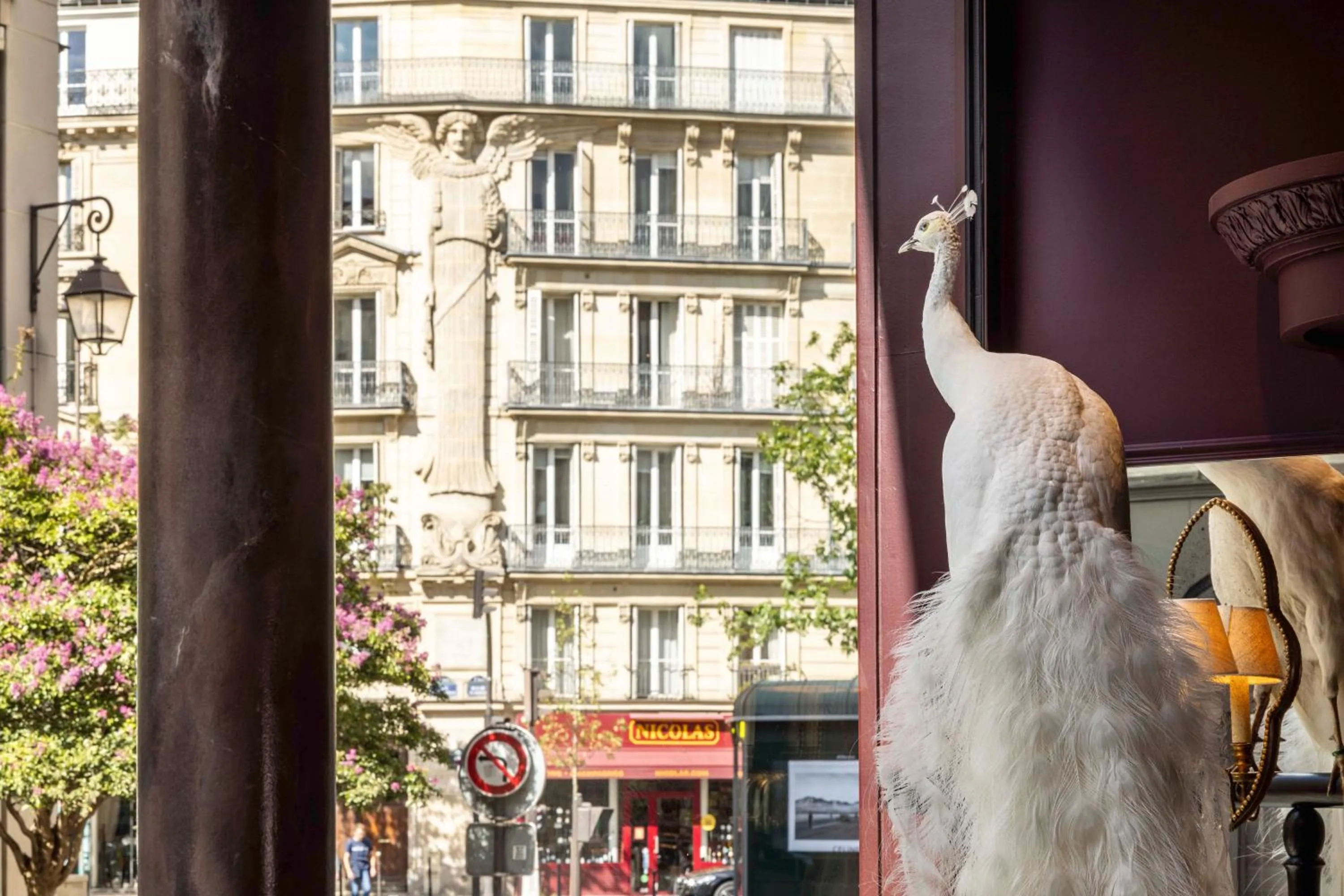Decorative detail in UNE AUTRE CHAMBRE