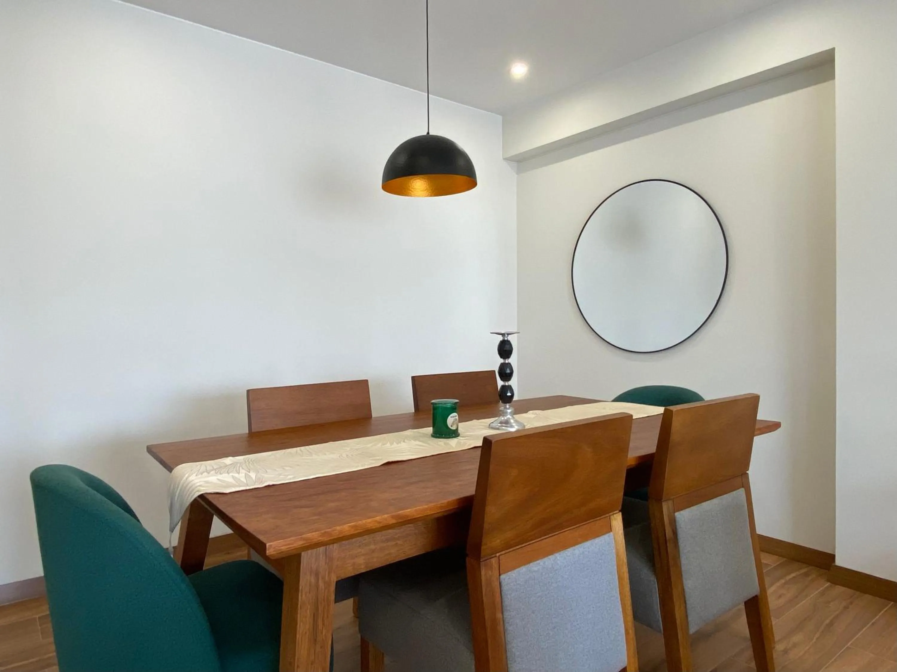 Dining area in Borgoño By Wynwood House