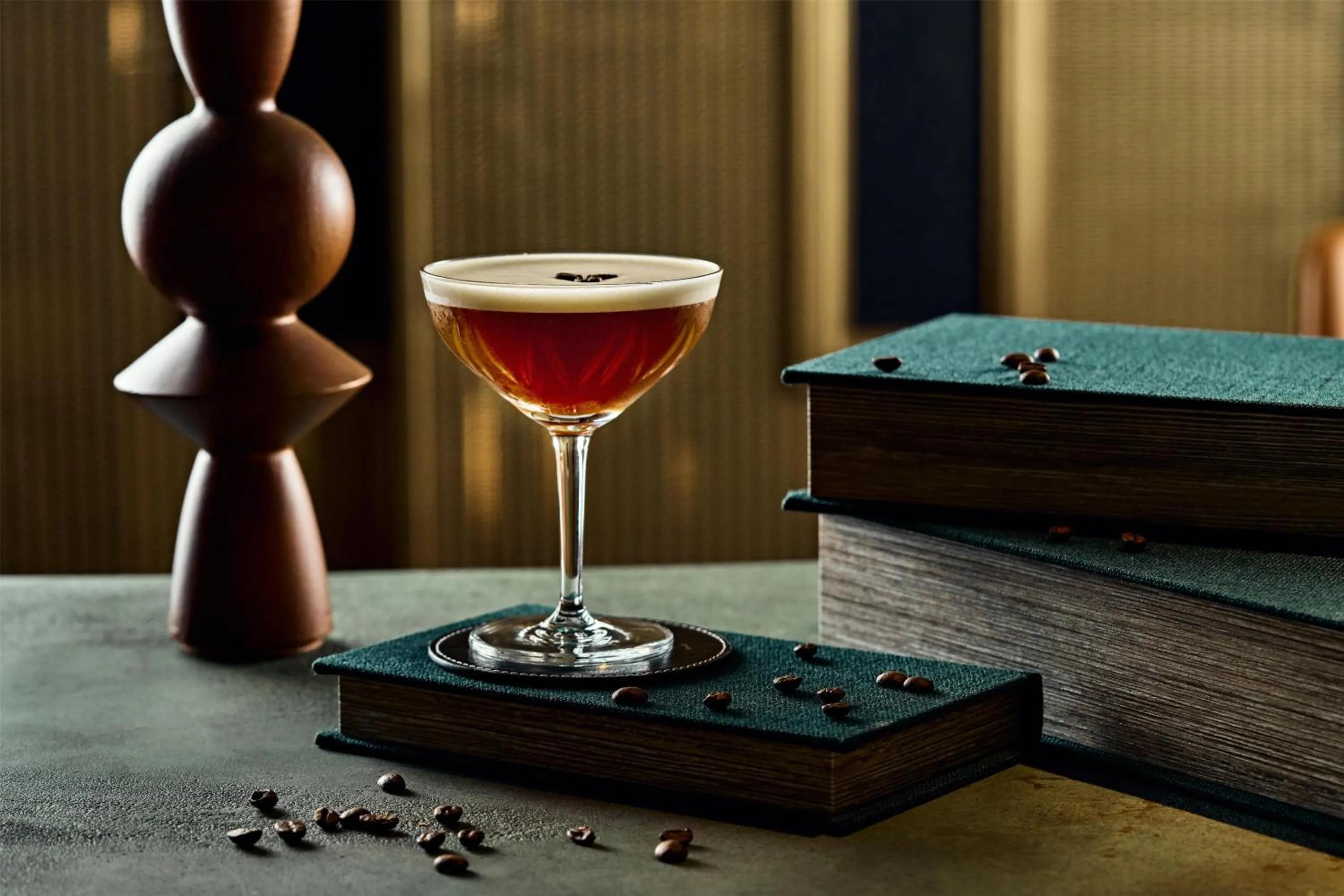 Lounge or bar in Conrad Bahrain Financial Harbour