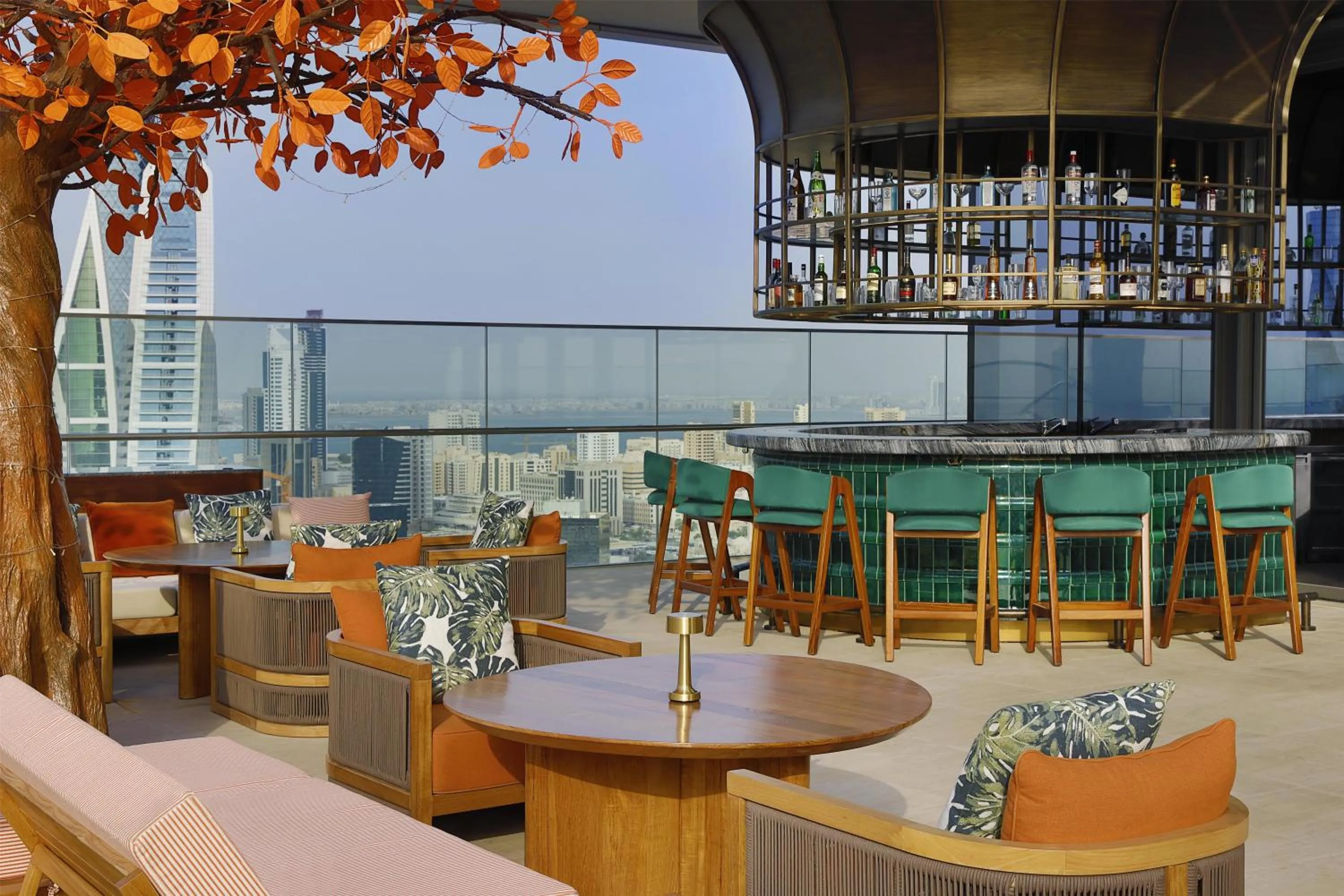 Lounge or bar in Conrad Bahrain Financial Harbour