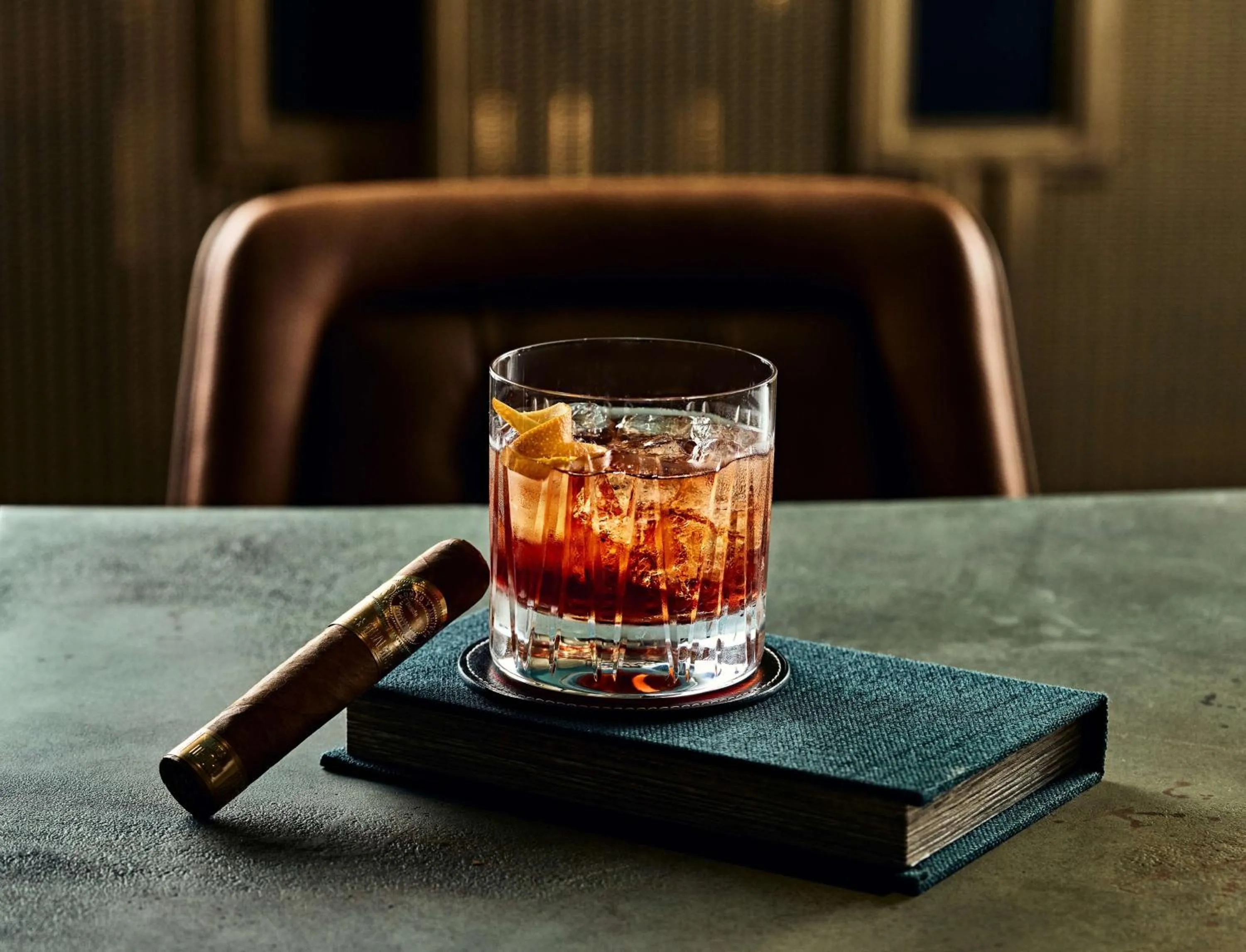 Lounge or bar in Conrad Bahrain Financial Harbour