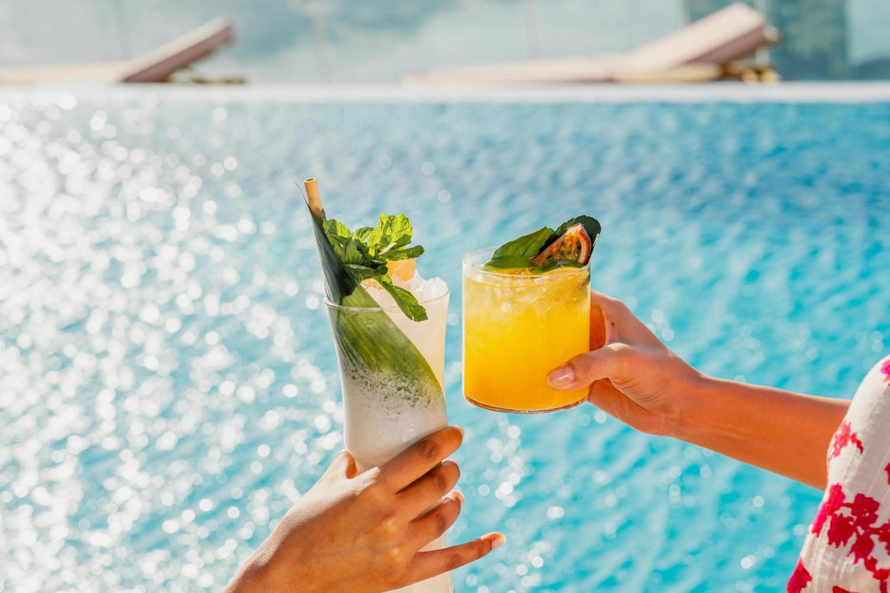 Lounge or bar in Conrad Bahrain Financial Harbour