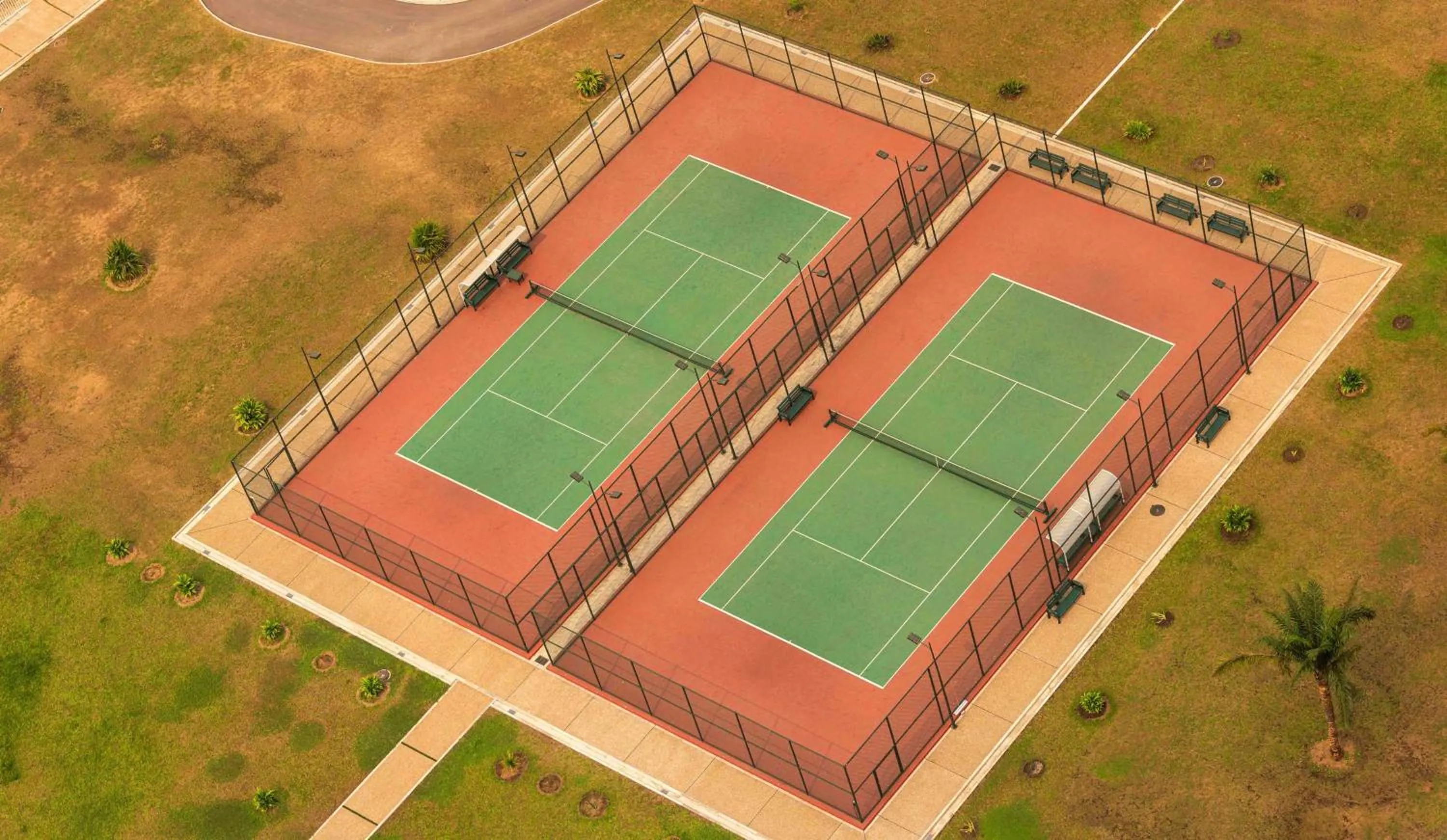 Tennis court in Hilton Brazzaville Les Tours Jumelles Hotel & Residences