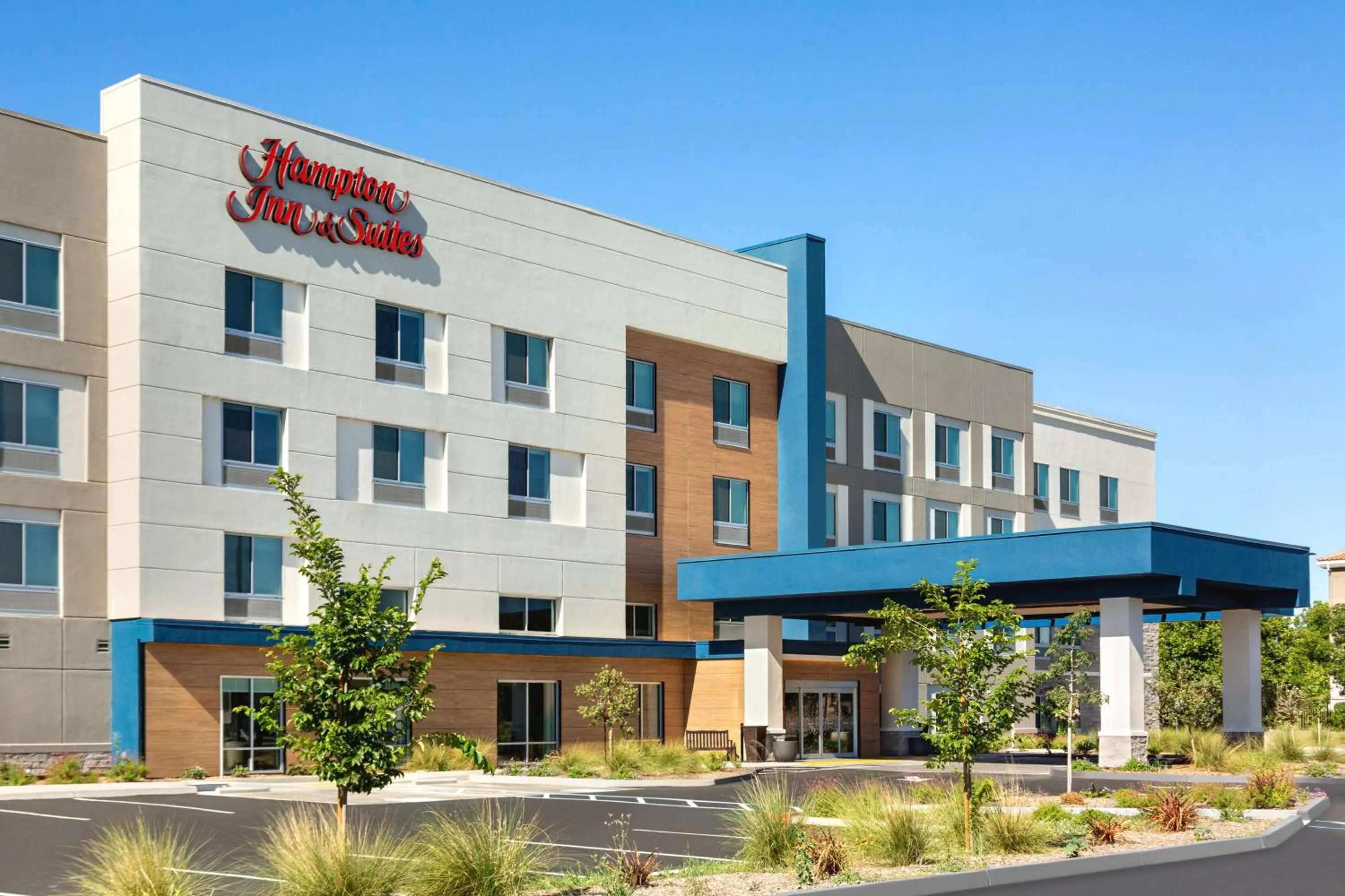 Property building in Hampton Inn & Suites Oroville