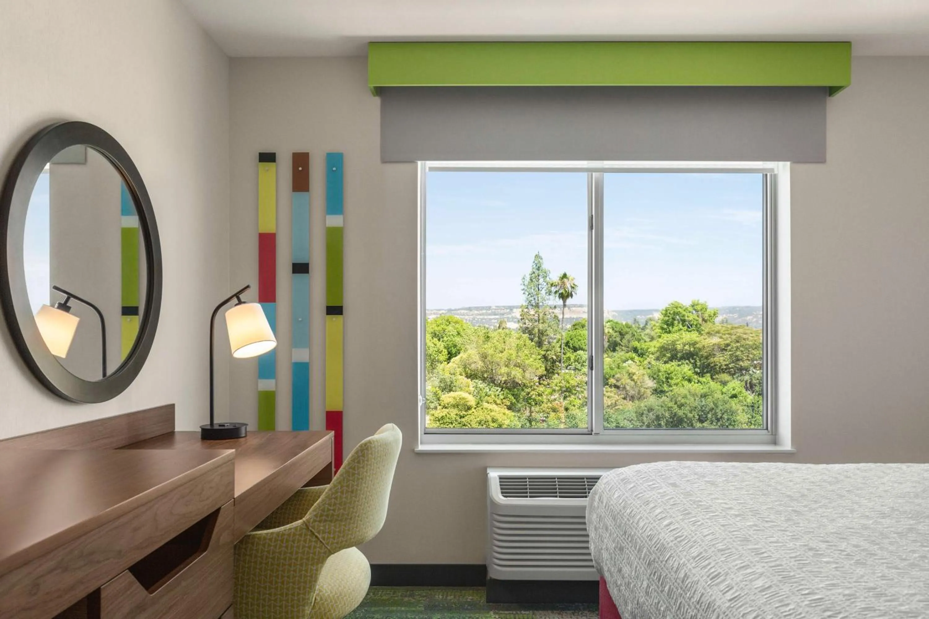 Bedroom, Bed in Hampton Inn & Suites Oroville