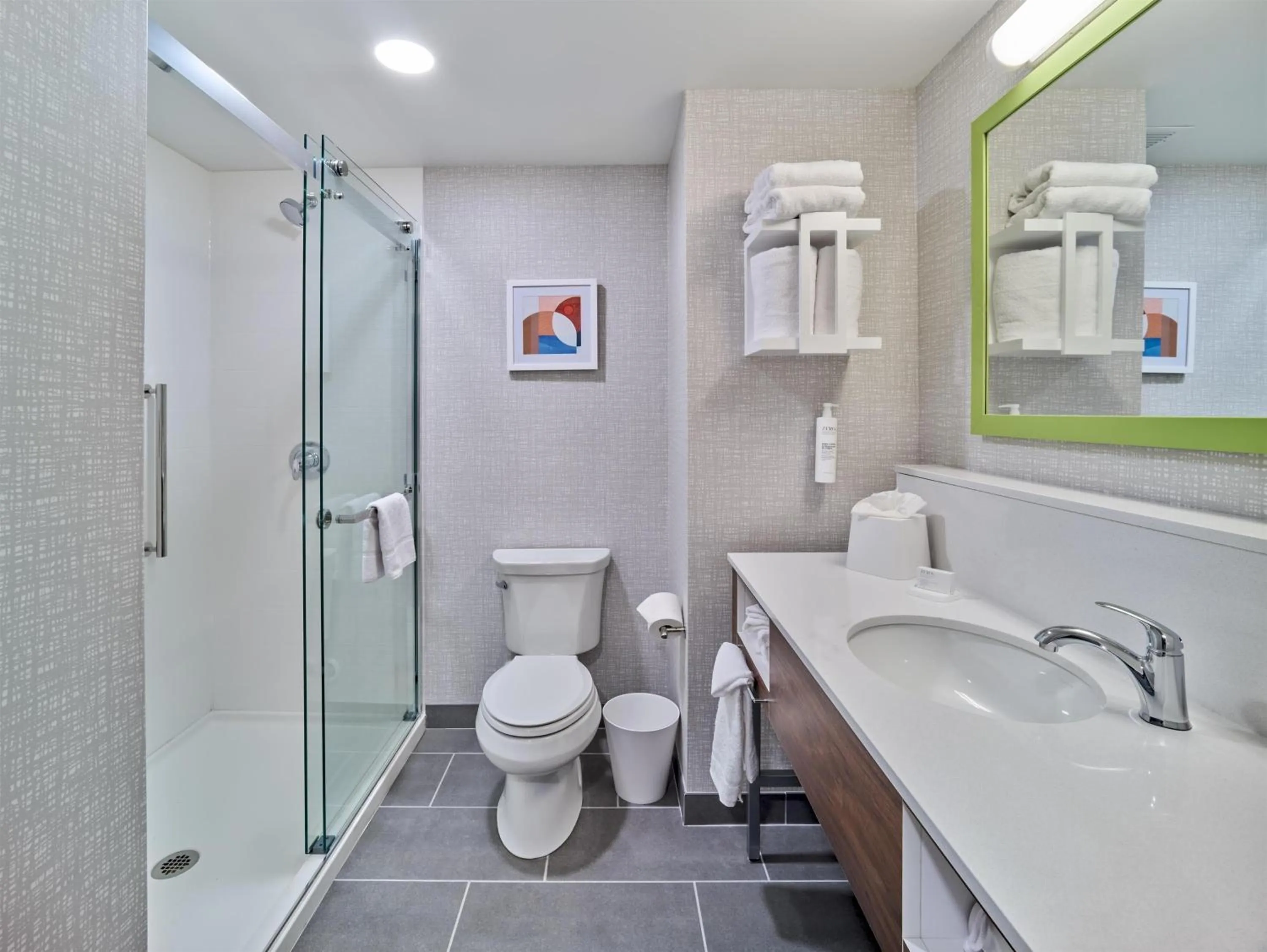 Bathroom in Hampton Inn & Suites Omaha Un Medical Center Area