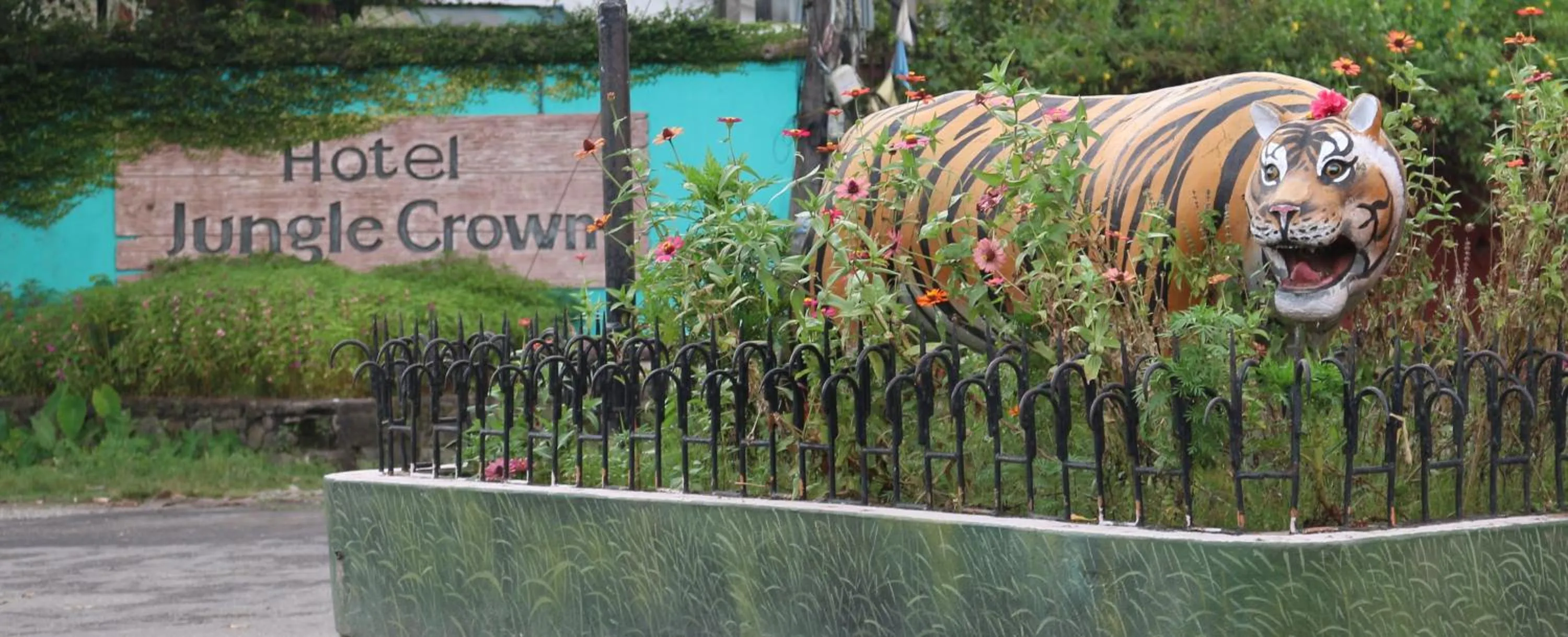 Garden view in Hotel Jungle Crown