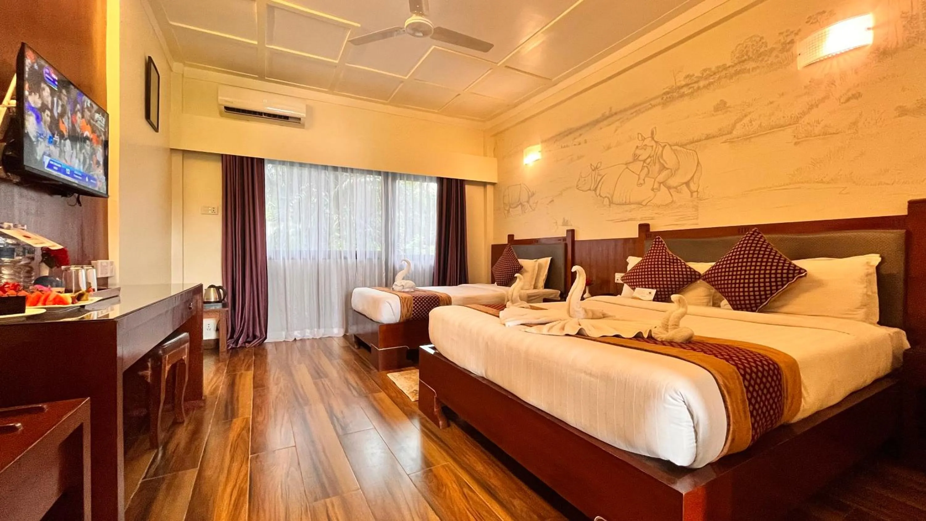 Bedroom, Bed in Hotel Jungle Crown