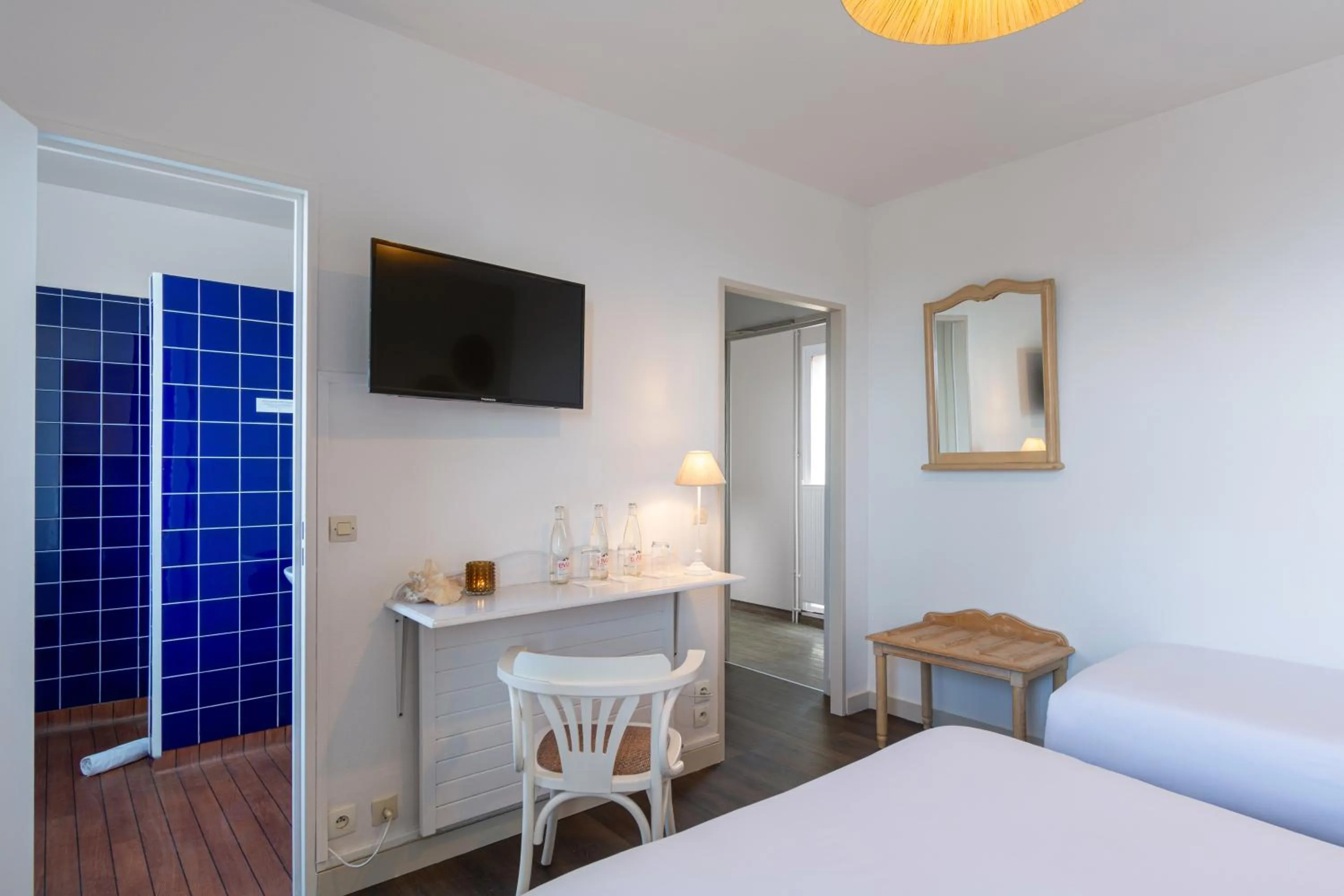 Bedroom, Bed in Hôtel De La Plage