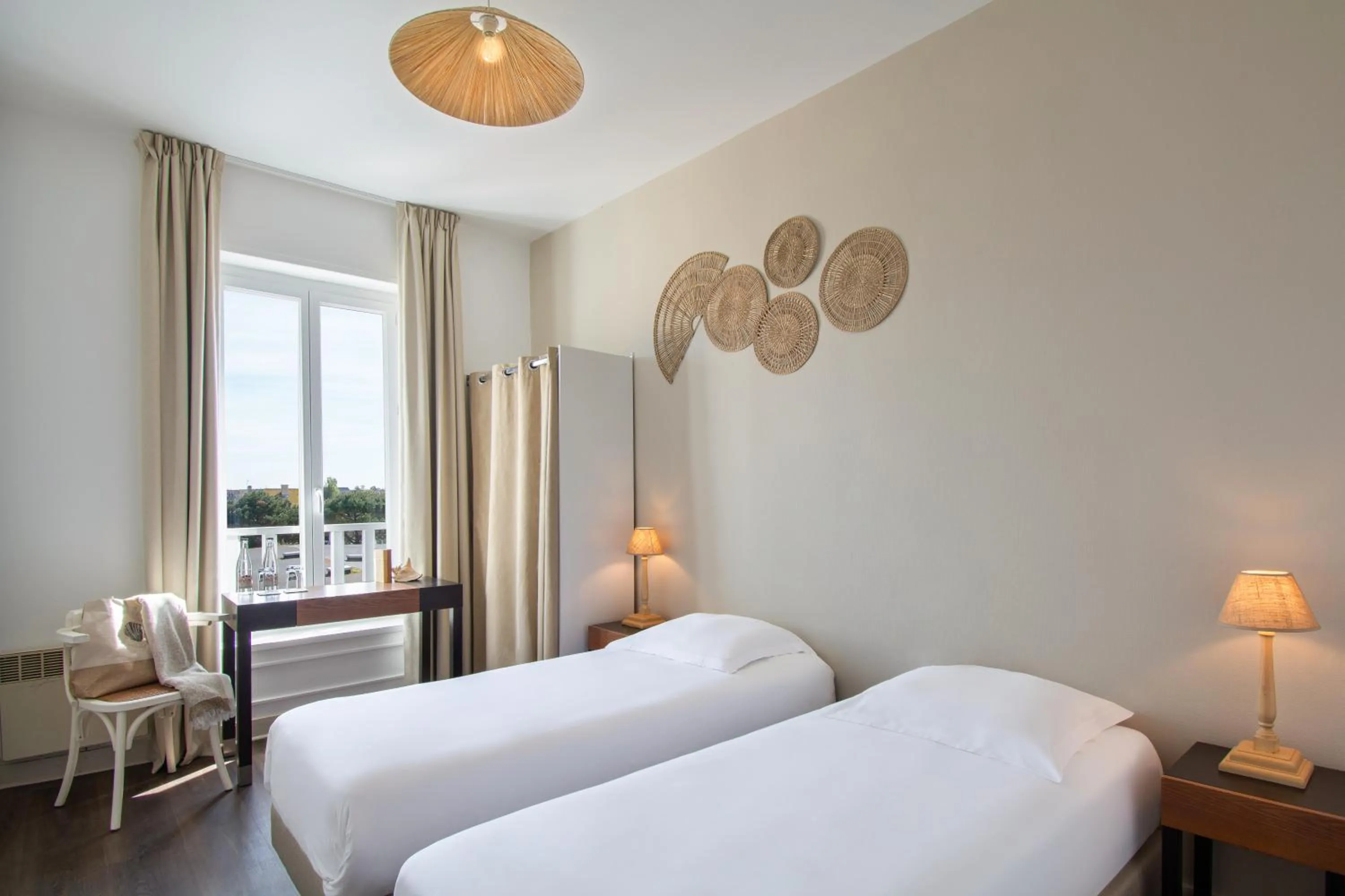 Bedroom, Bed in Hôtel De La Plage