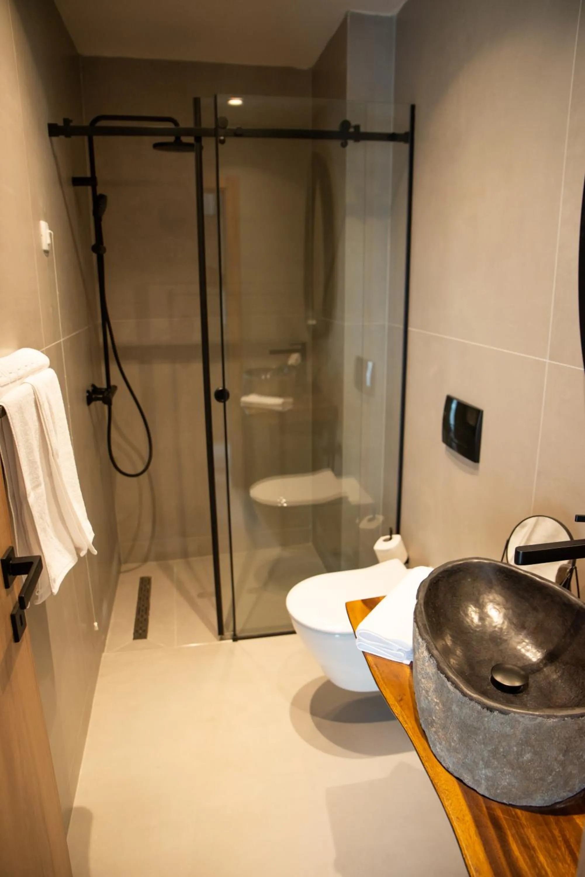 Shower in Hotel 1920