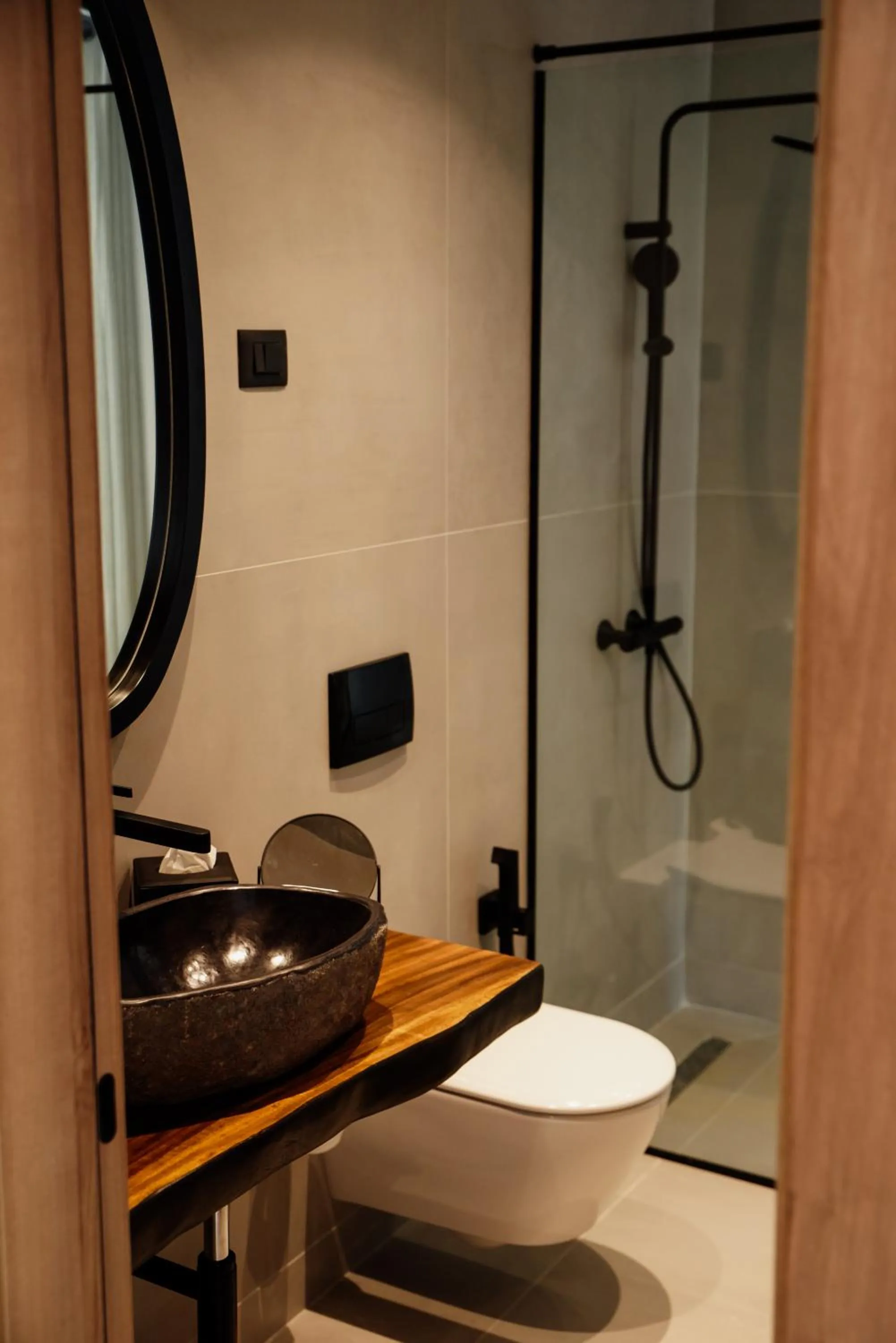 Shower in Hotel 1920