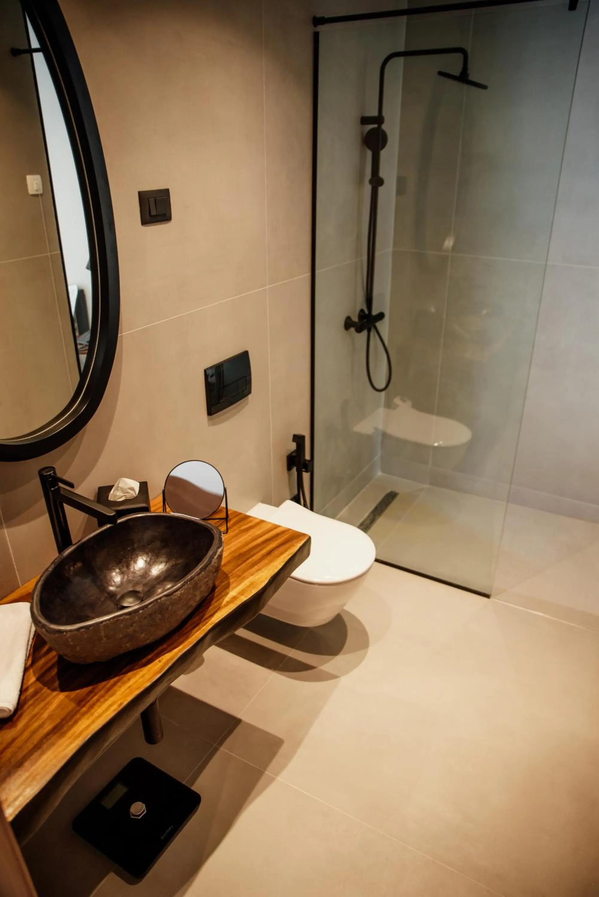 Shower in Hotel 1920