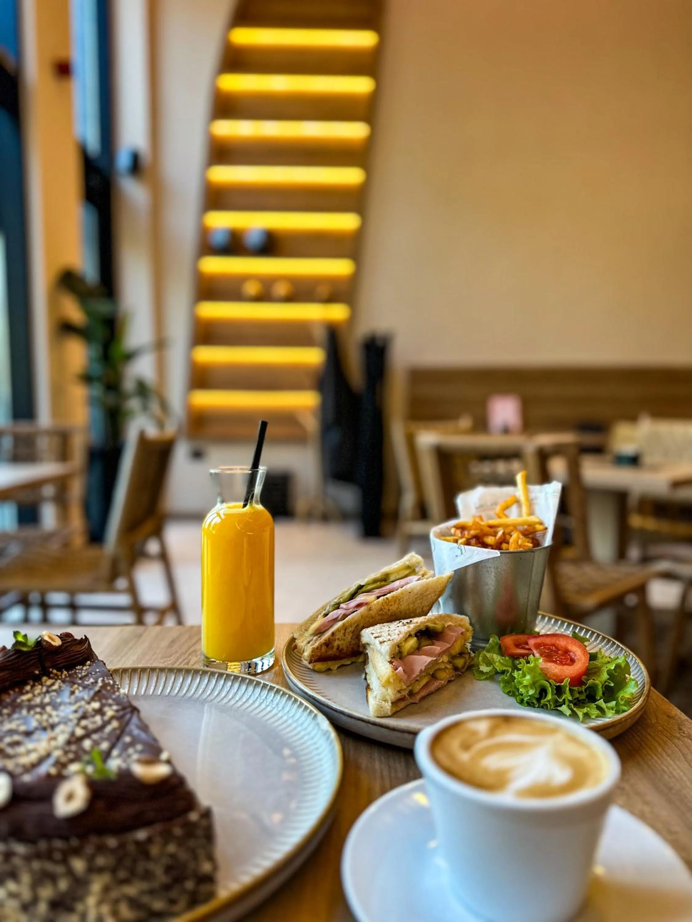 Food and drinks in Hotel 1920