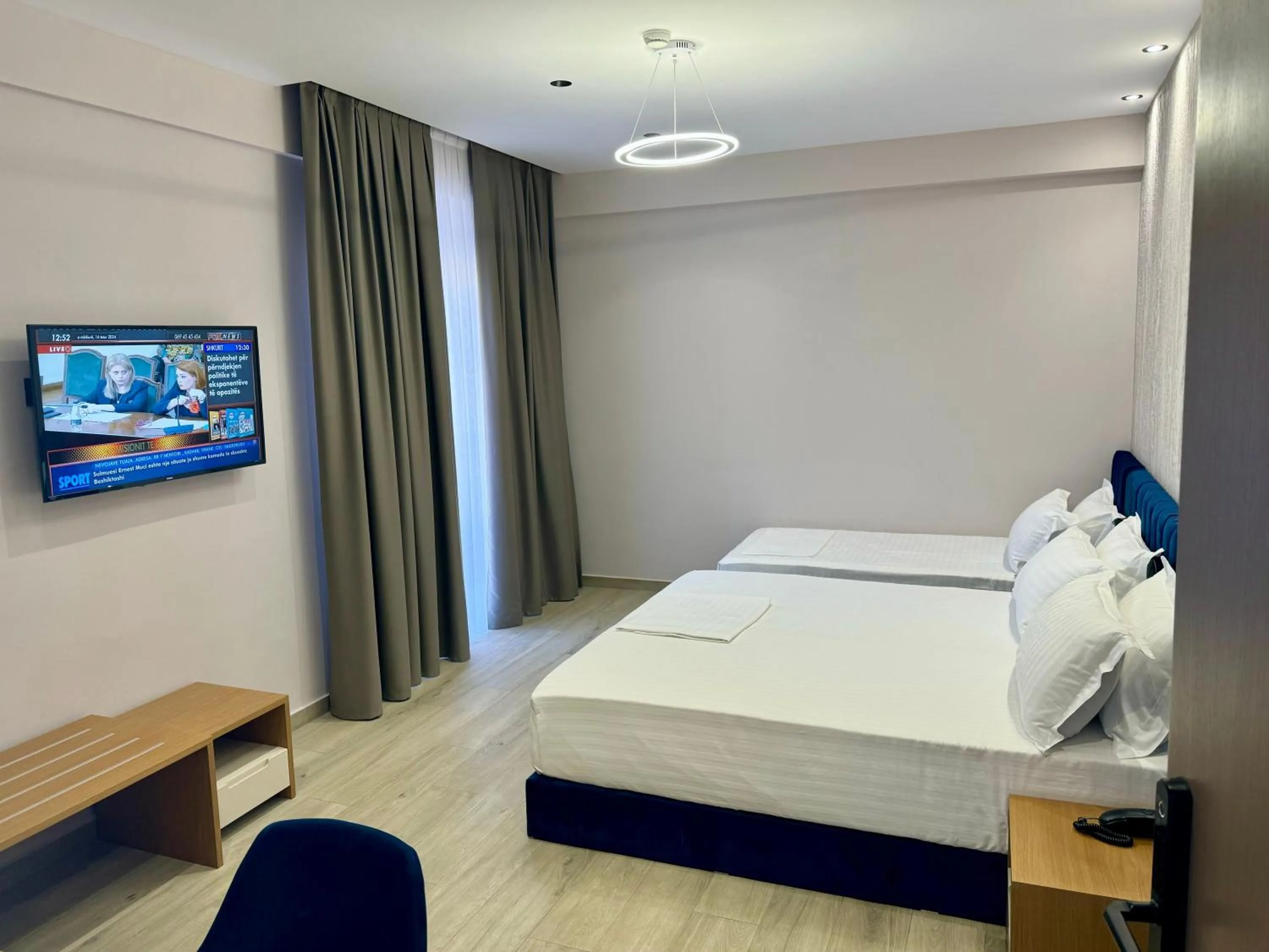 Communal lounge/ TV room, Bed in Residence Inn Hotel