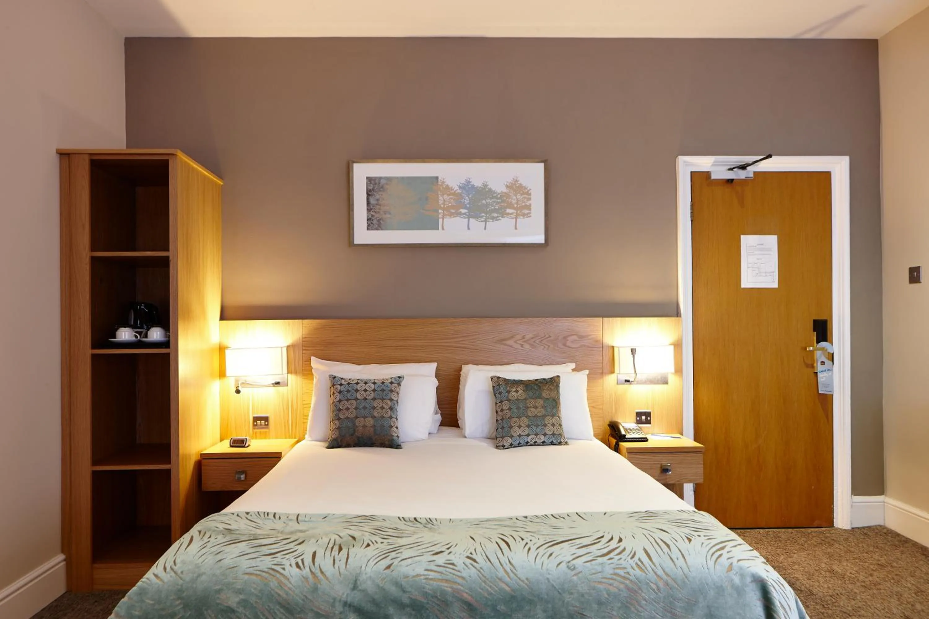 Bed in Linton Lodge a BW Signature Collection Hotel