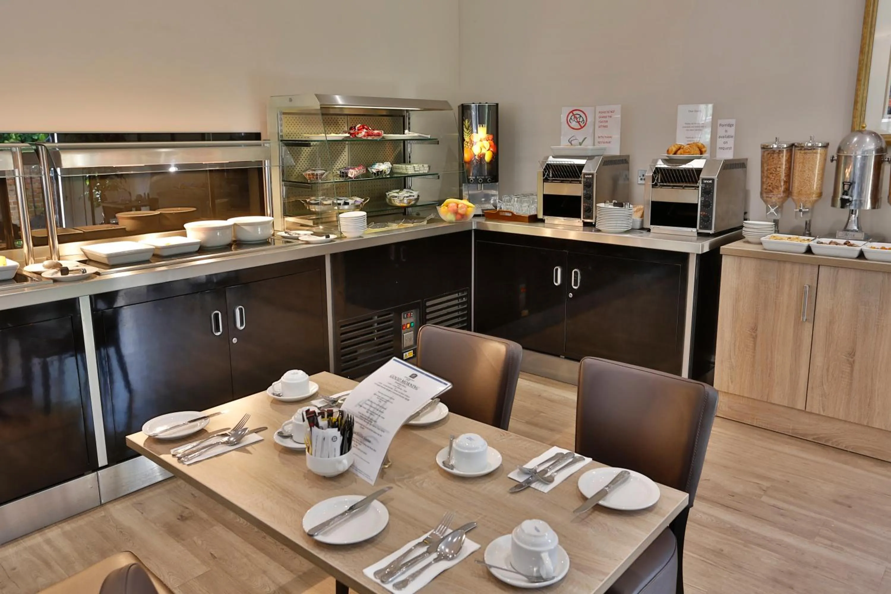 Restaurant/places to eat in Linton Lodge a BW Signature Collection Hotel