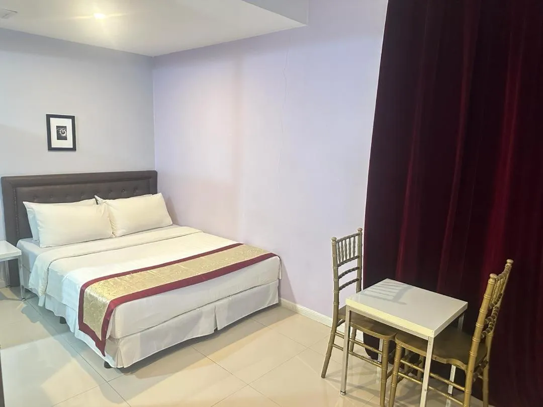 Bed in KINGSMAN BOUTIQUE HOTEL