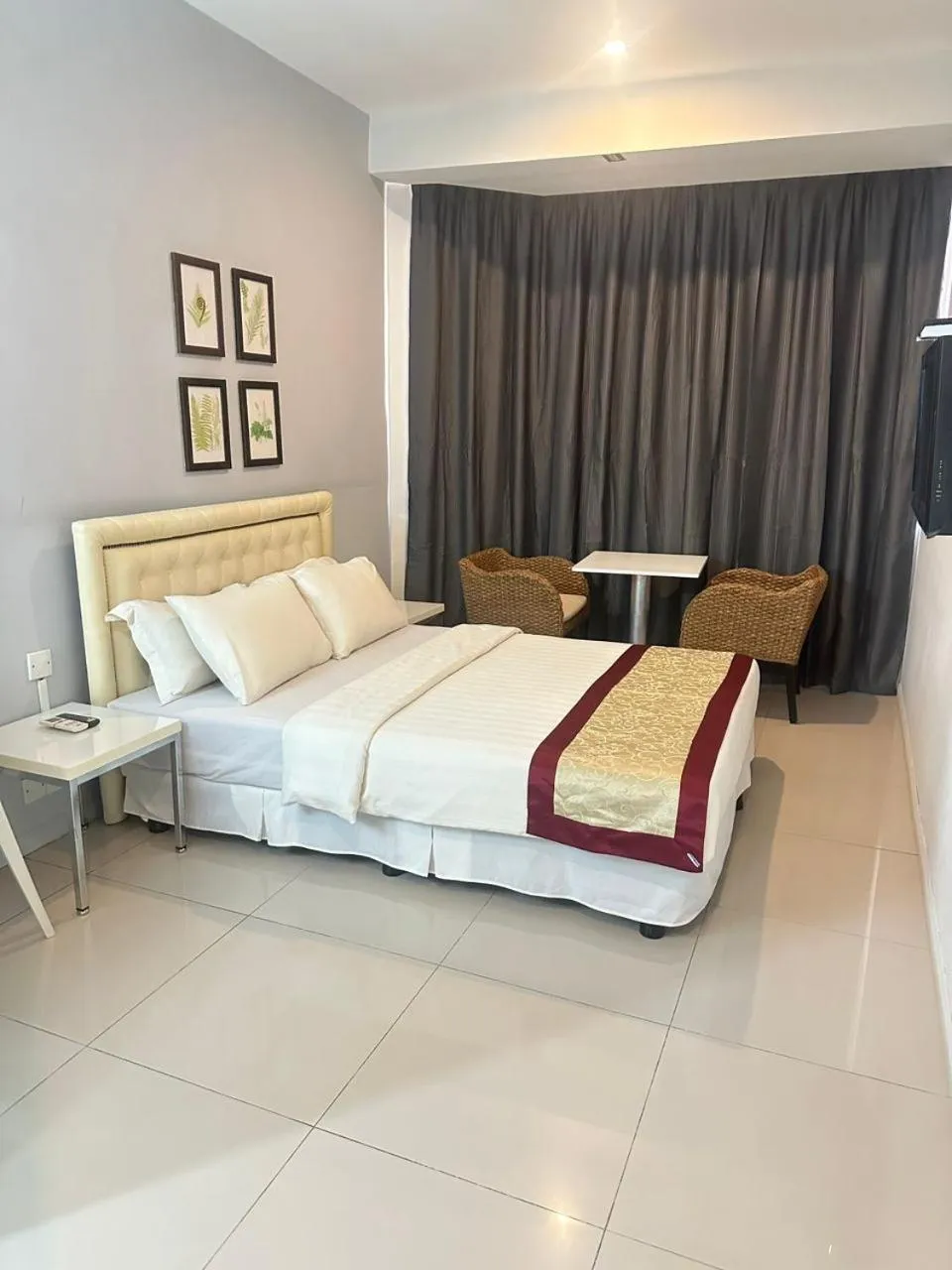 Photo of the whole room, Bed in KINGSMAN BOUTIQUE HOTEL