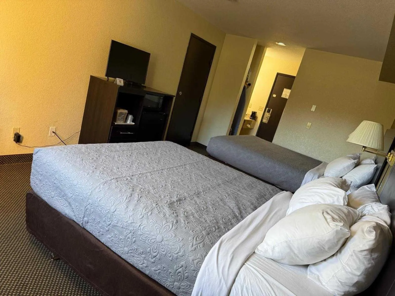 Bedroom, Bed in Cozy Inn