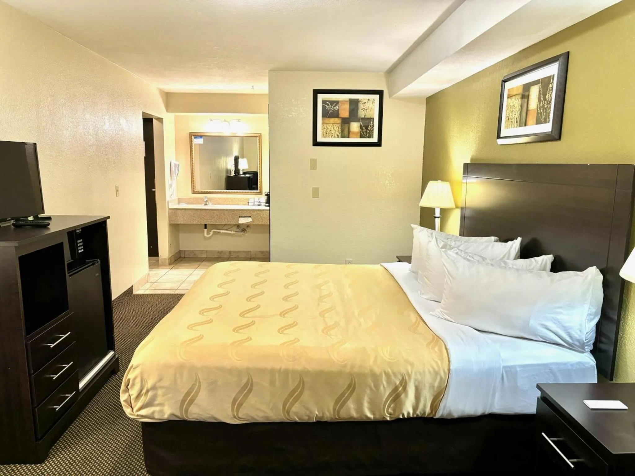 Bedroom, Bed in Cozy Inn