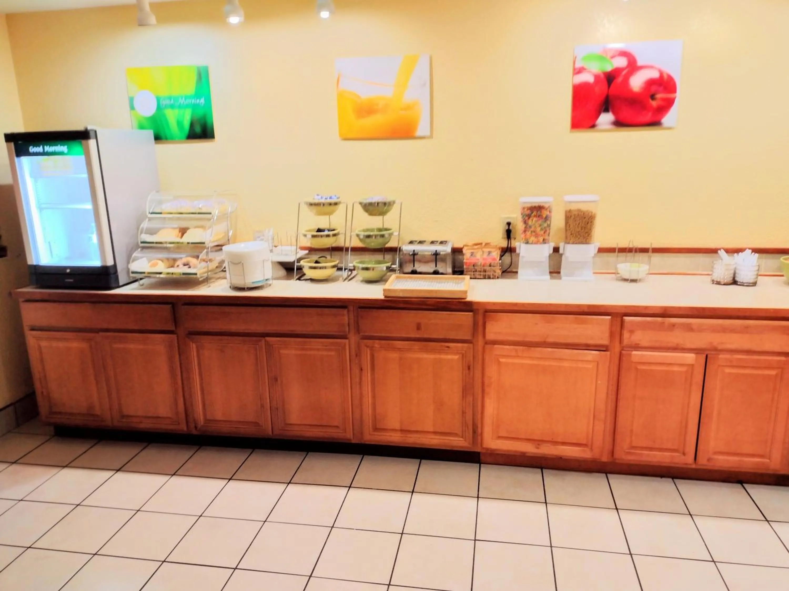 Buffet breakfast in Cozy Inn