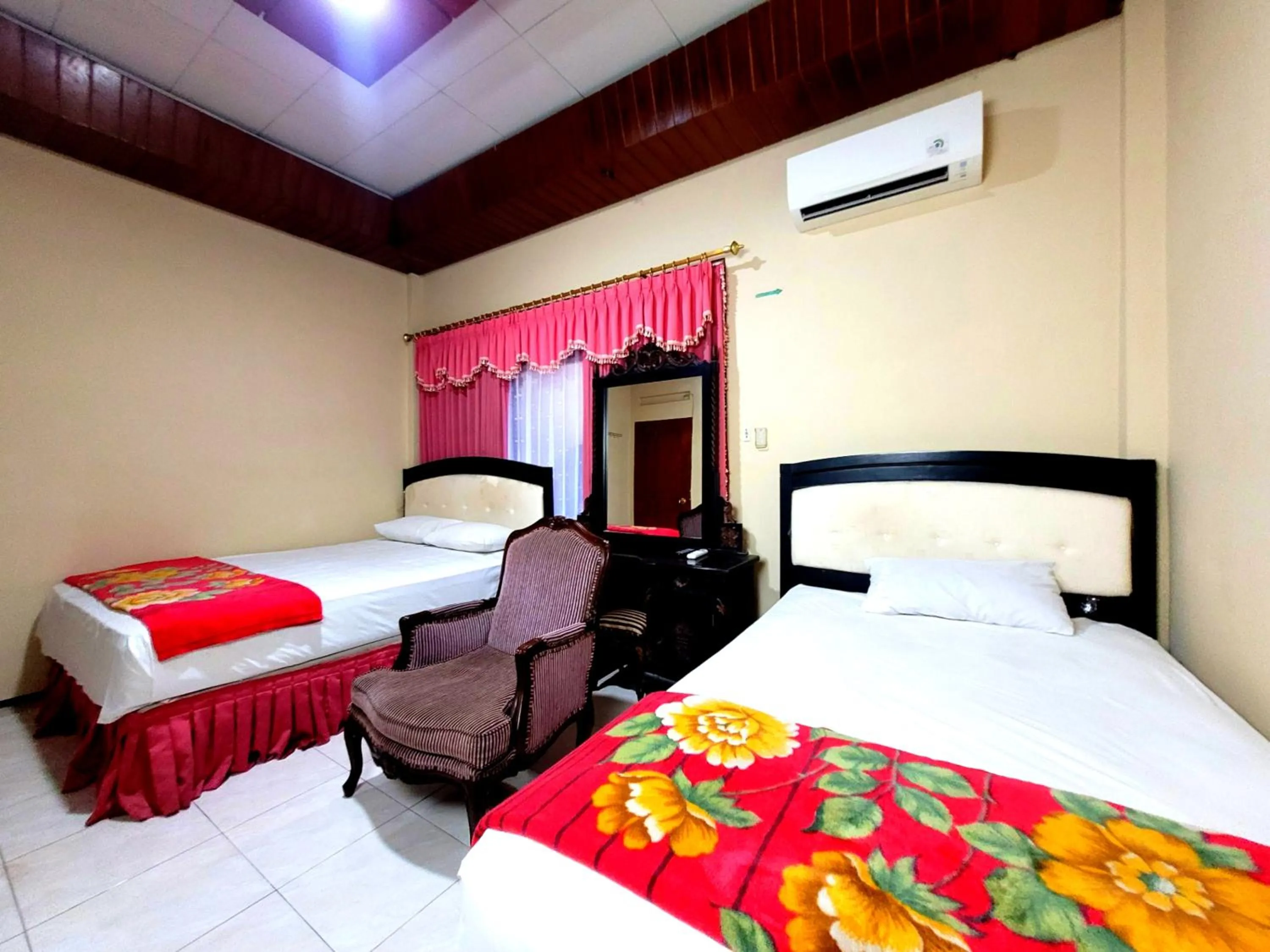 Bed in Hotel Dirgahayu Ponorogo