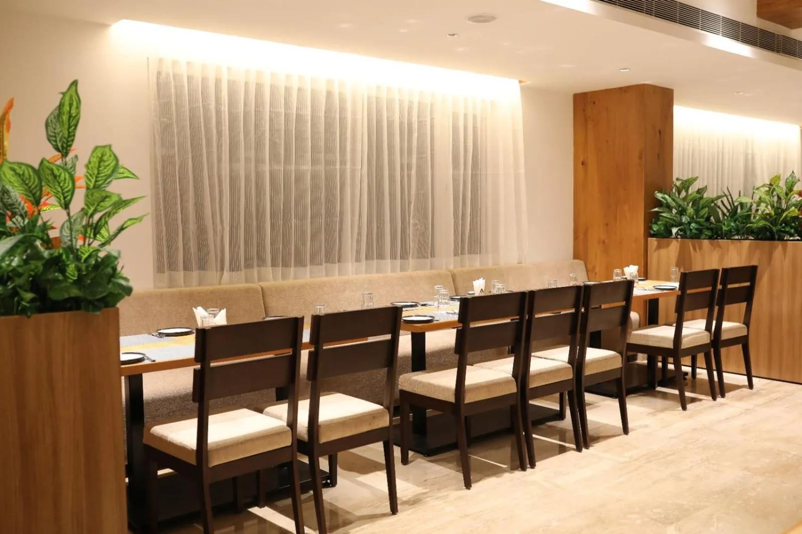 Restaurant/places to eat in Icon Grand Hotel By Bhagini