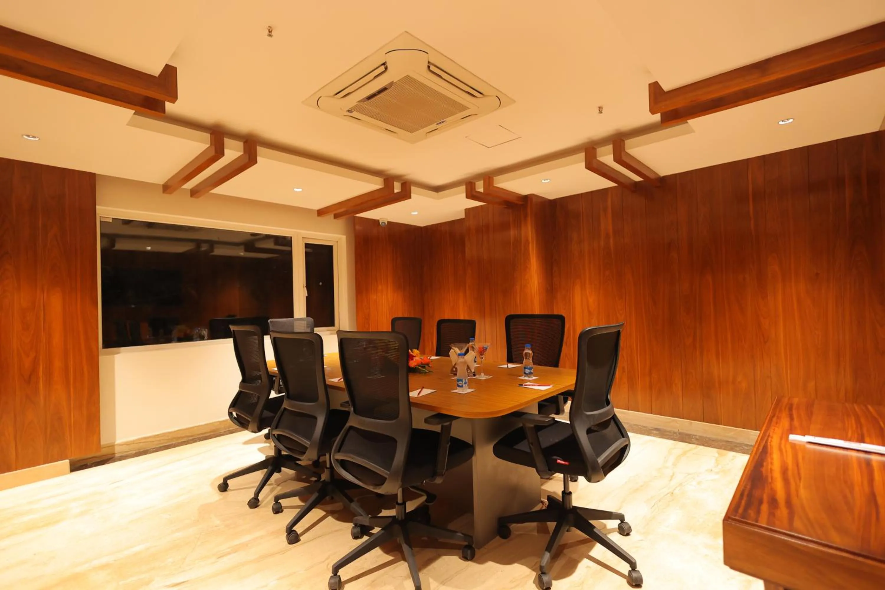 Meeting/conference room in Icon Grand Hotel By Bhagini