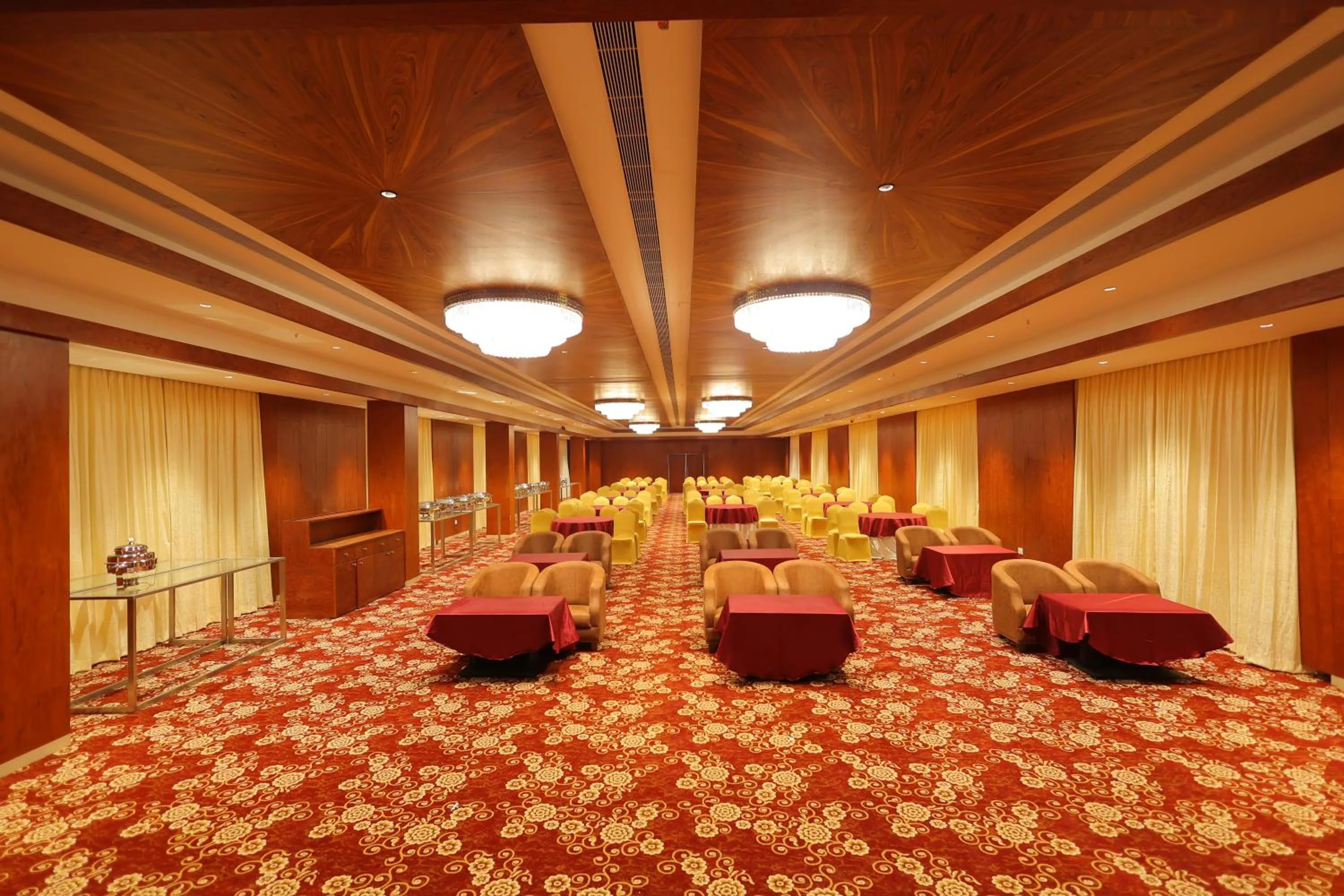 Meeting/conference room in Icon Grand Hotel By Bhagini