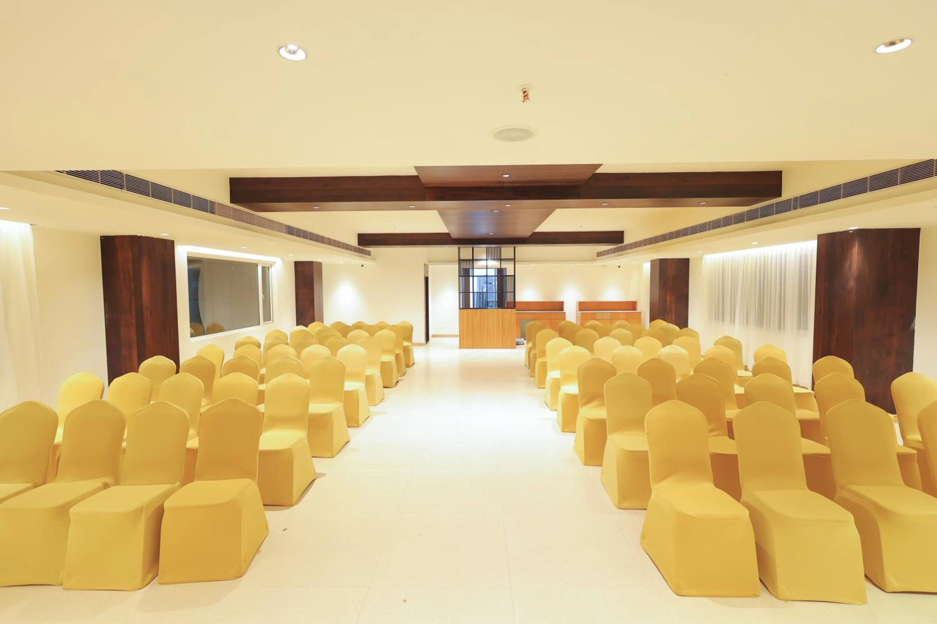 Meeting/conference room in Icon Grand Hotel By Bhagini