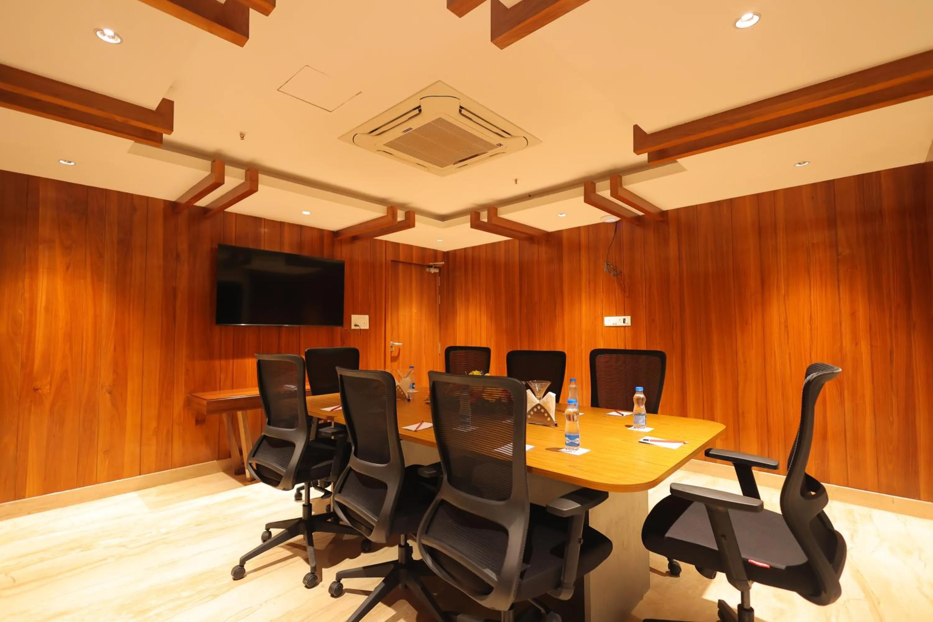 Meeting/conference room in Icon Grand Hotel By Bhagini