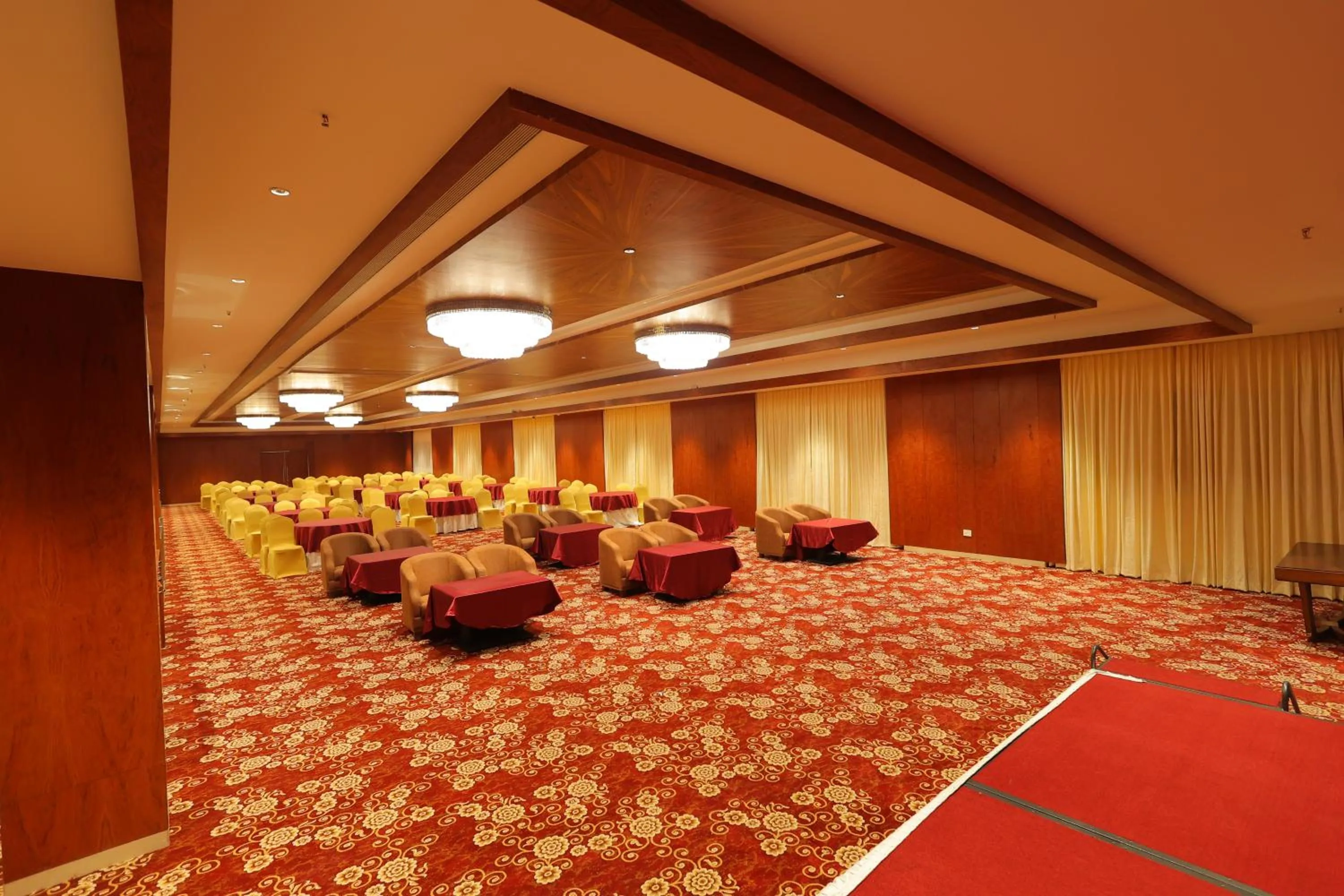 Meeting/conference room in Icon Grand Hotel By Bhagini