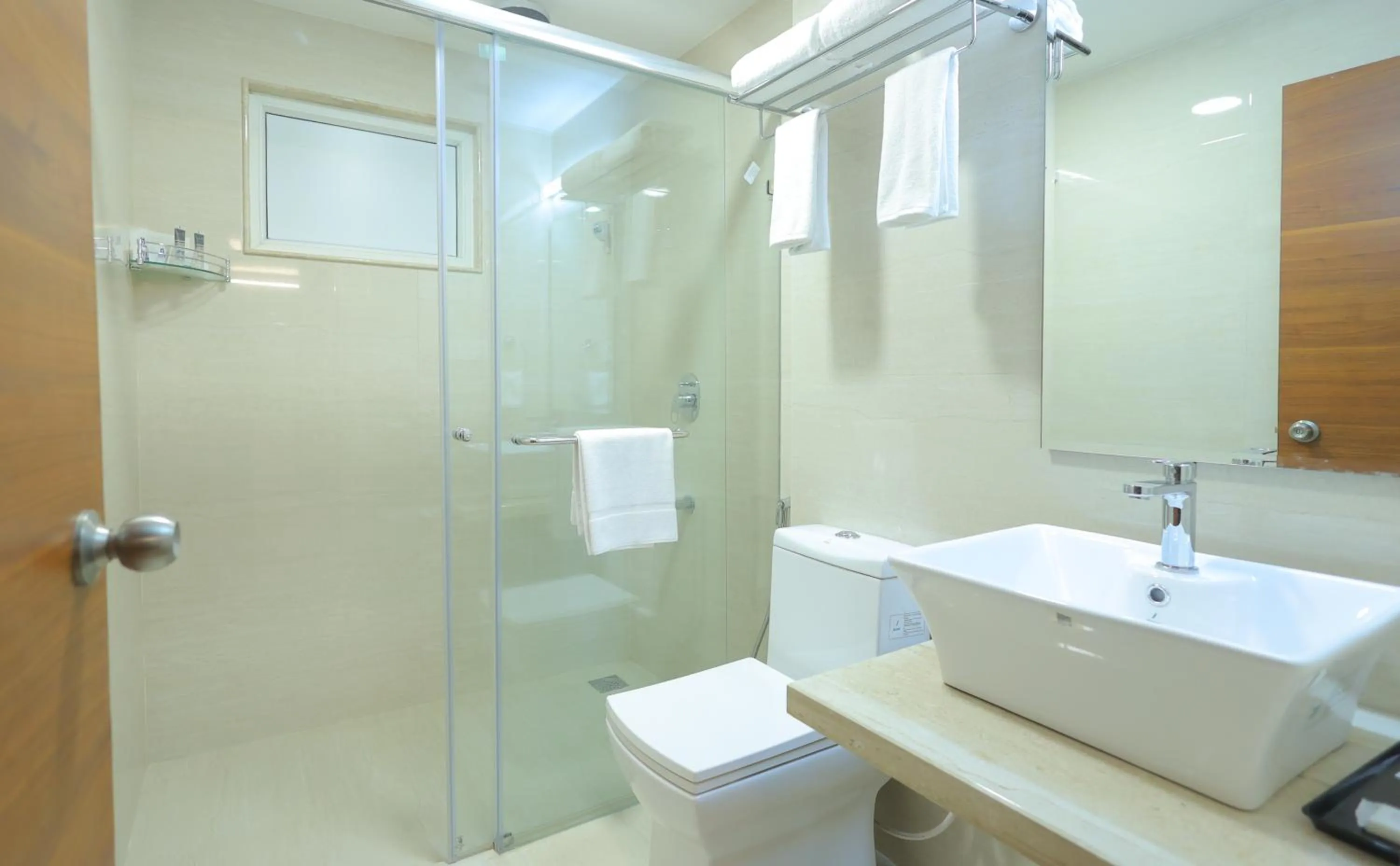 Toilet in Icon Grand Hotel By Bhagini