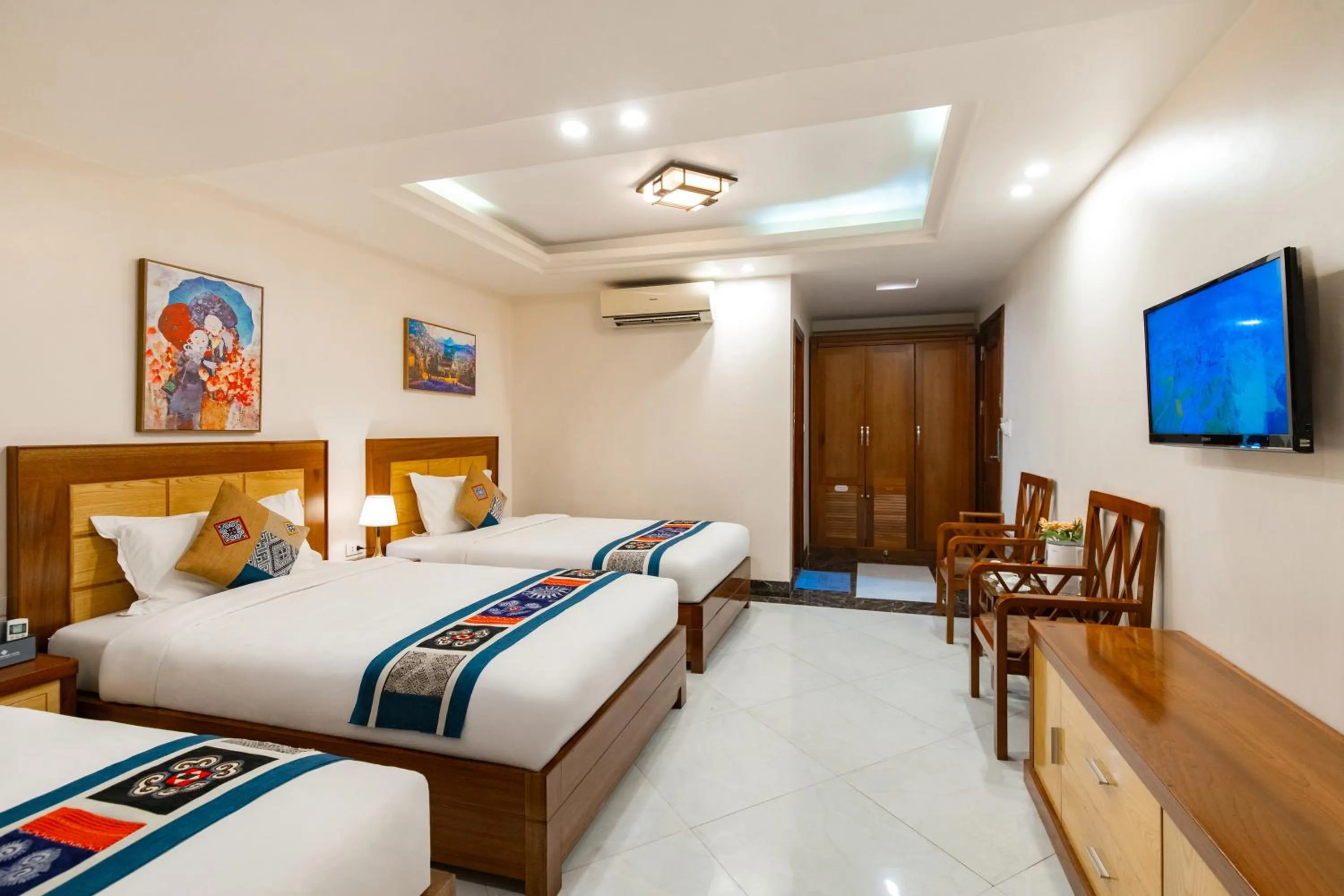 Communal lounge/ TV room, Bed in Sapa Paradise Hotel