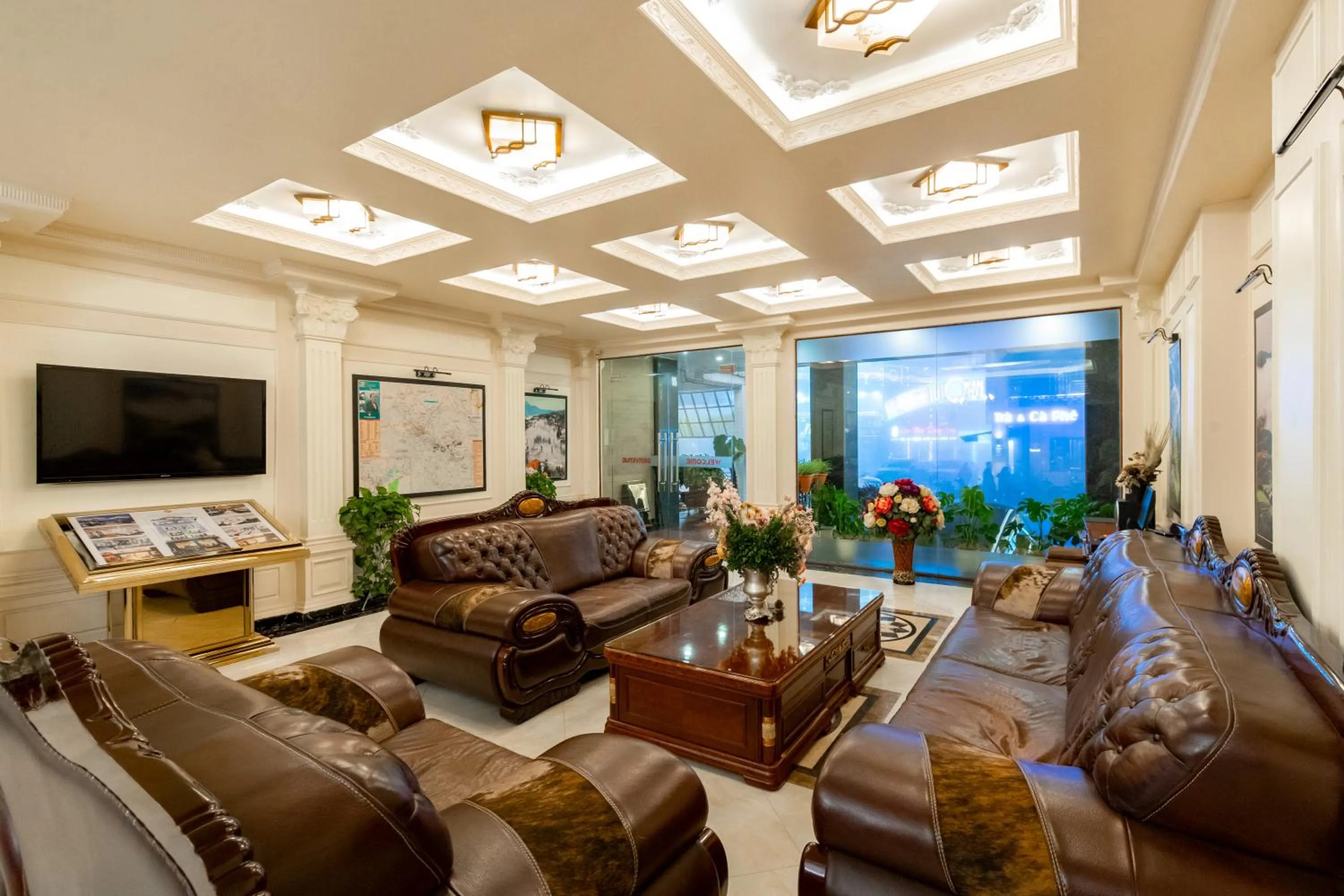 Communal lounge/ TV room in Sapa Paradise Hotel