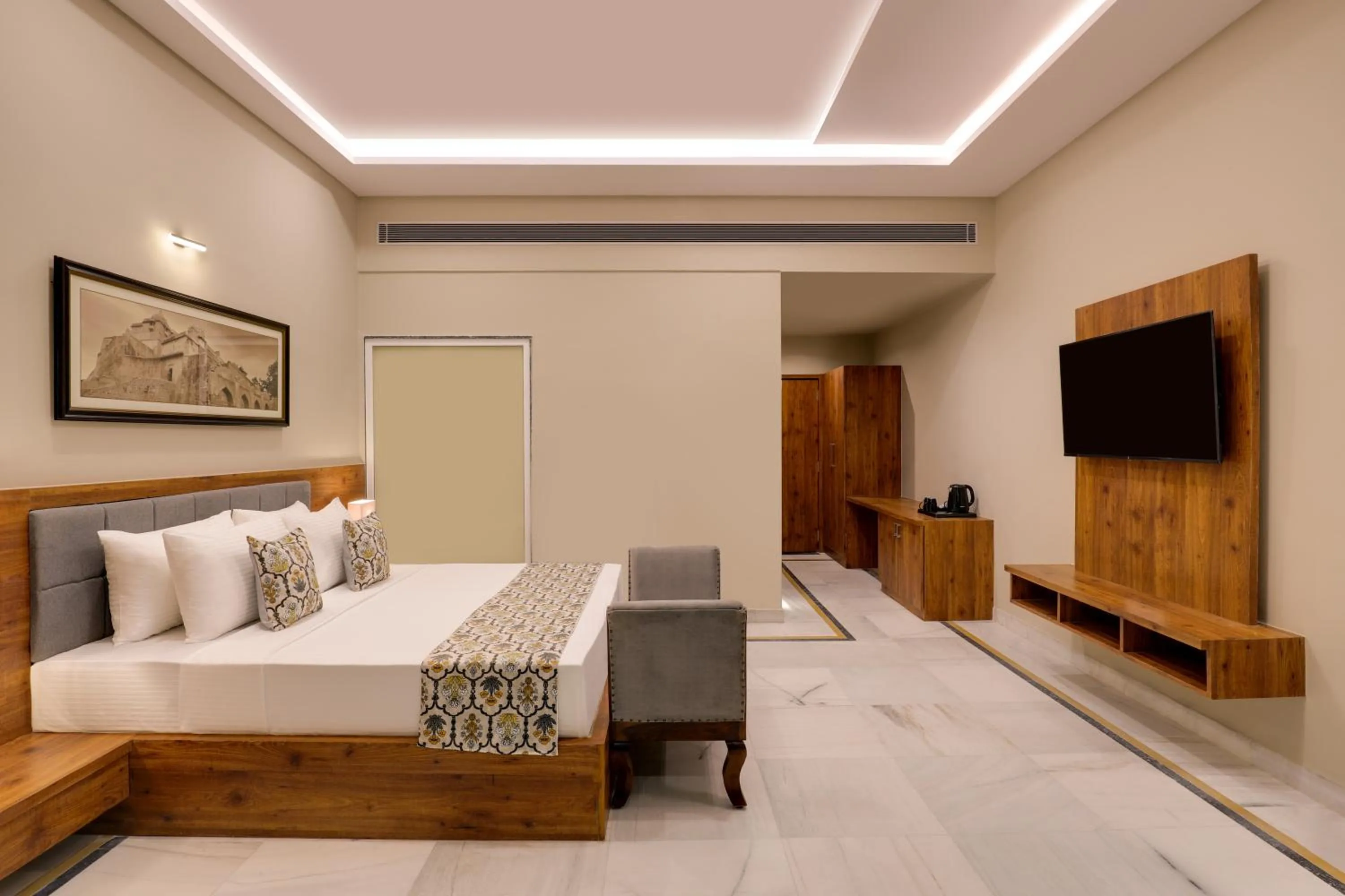 Communal lounge/ TV room, Bed in Lemon Tree Resort, Kumbhalgarh