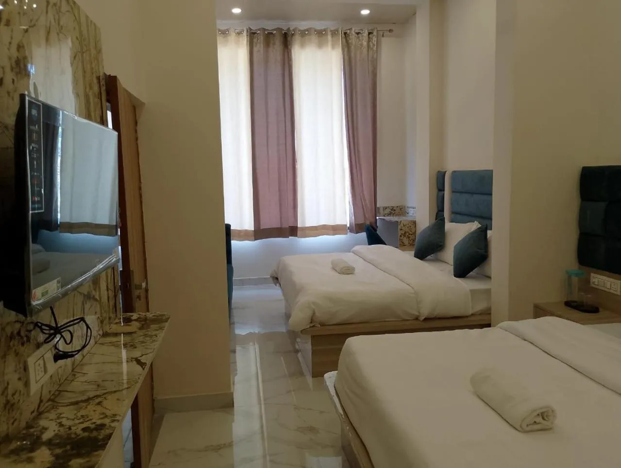 Bed in Hotel LR Delite Inn